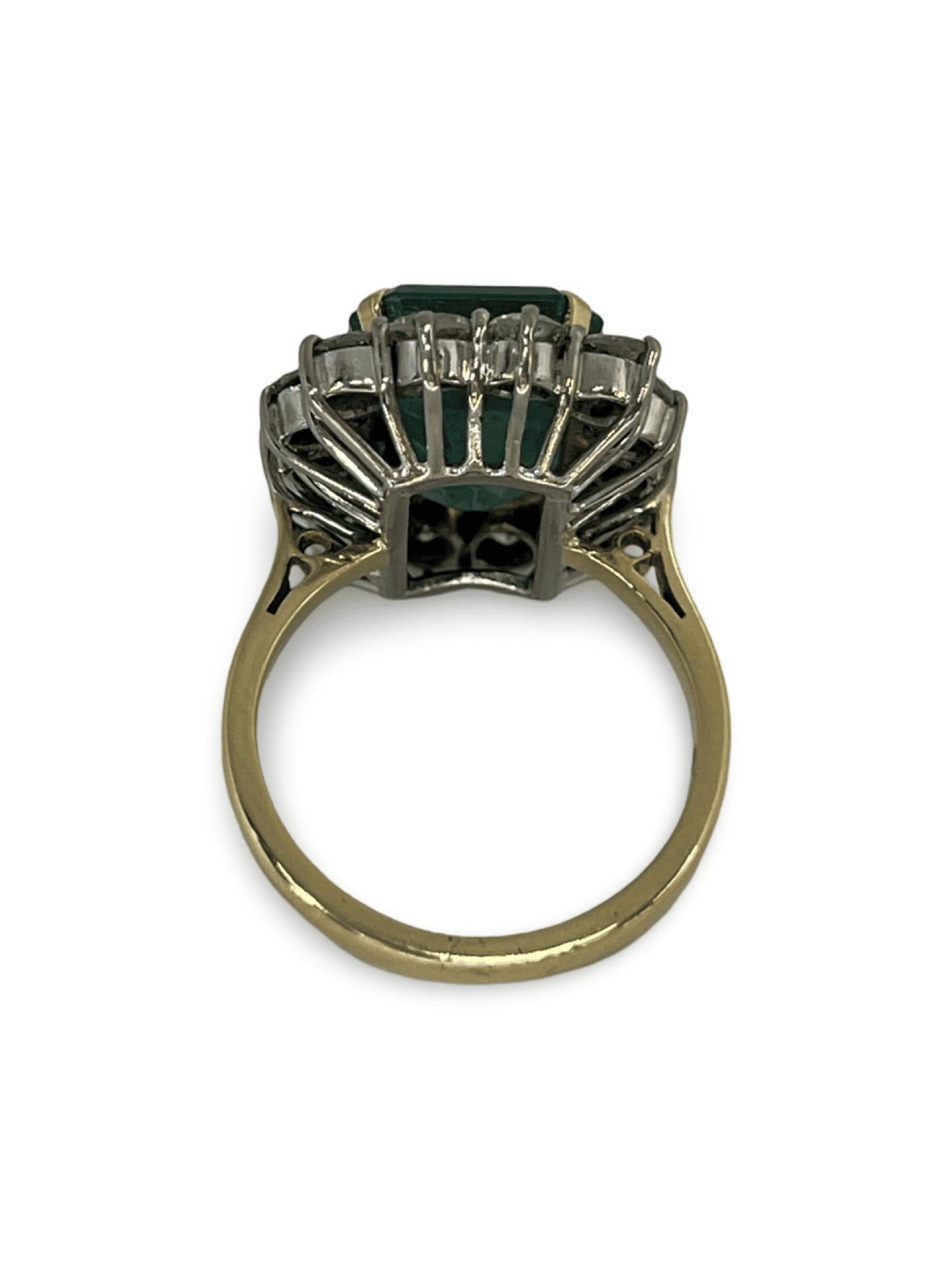 Bague en or jaune avec émeraude de 6,80 ct Pour femmes en vente