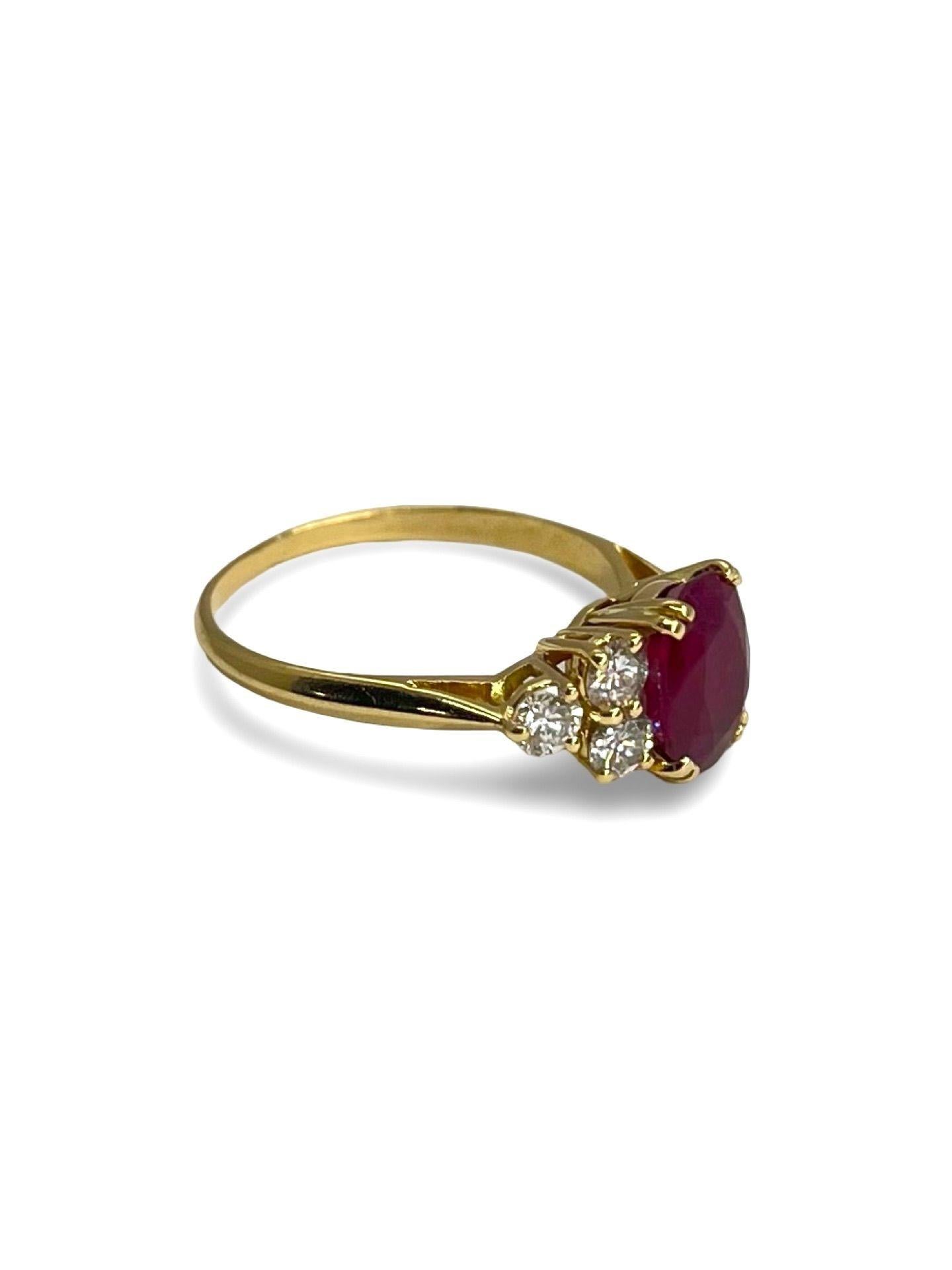 Bague en or jaune avec rubis de 2,19 ct et diamants de 0,60 ct Pour femmes en vente