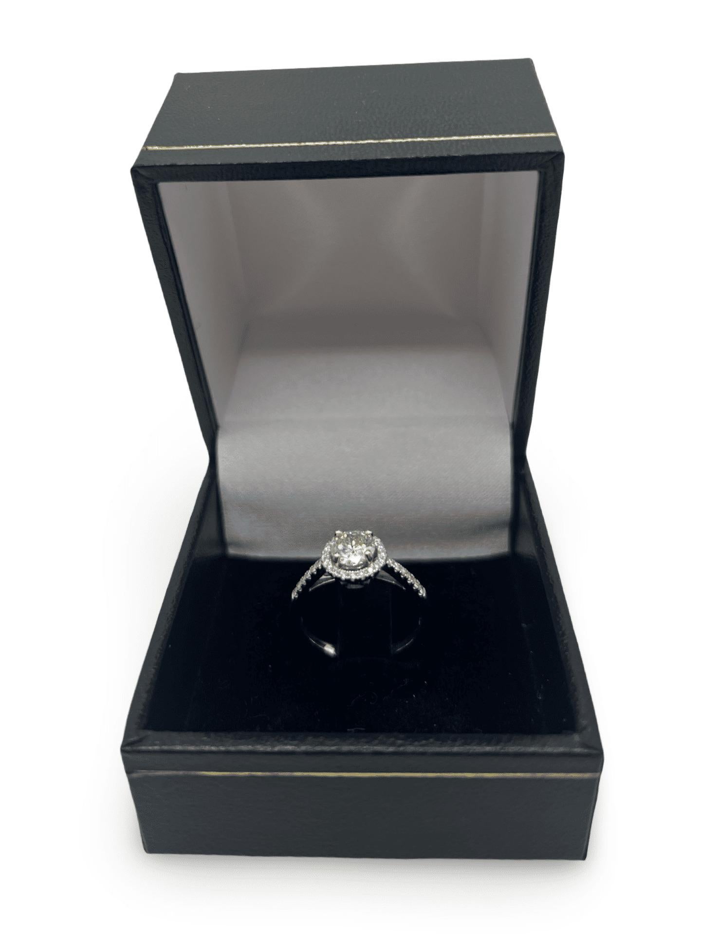 Weißgold Solitär-Ring mit 1,10 Karat Diamant im Zustand „Hervorragend“ im Angebot in PARIS, FR
