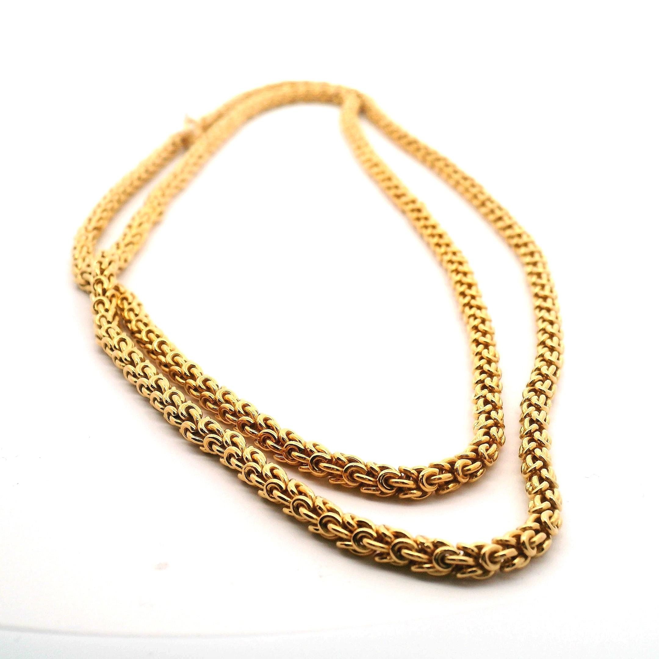  Rara catena bizantina Van Cleef & Arpels da 31,5 pollici
composto da:
 Oro giallo 18k 60,4 grammi