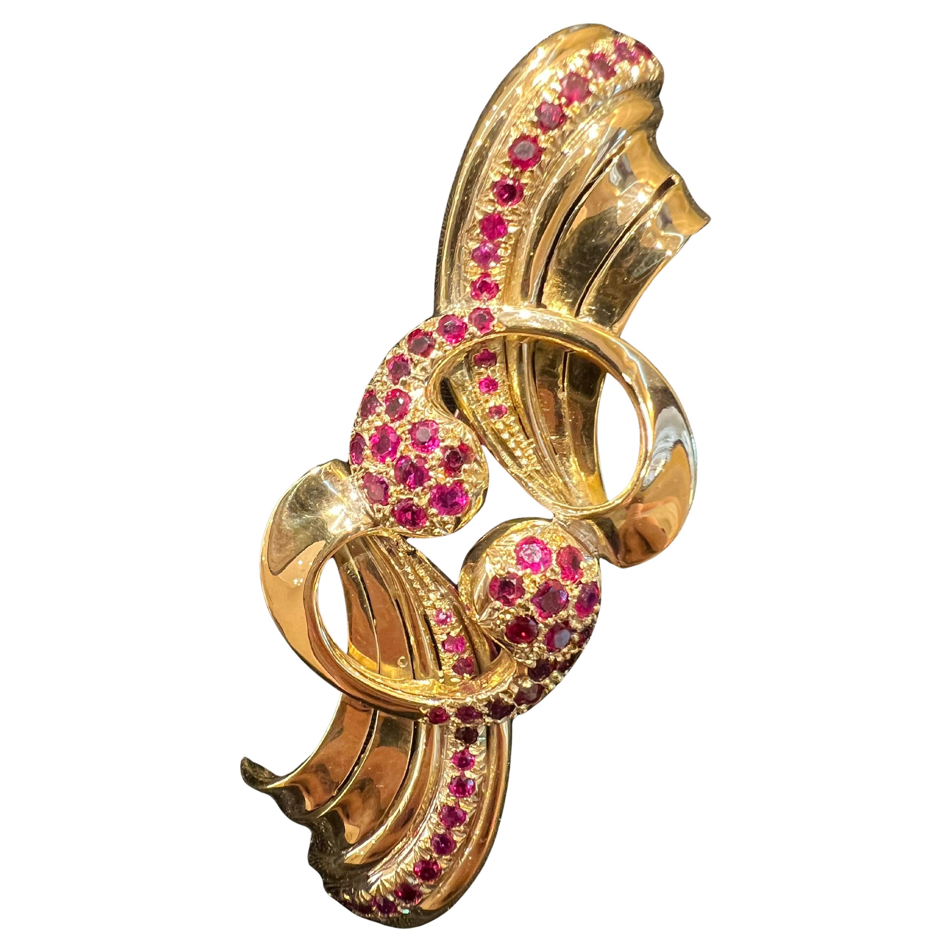 Brosche aus Gelbgold mit Rubinen
