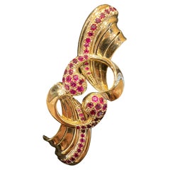 Broche de oro amarillo con rubíes