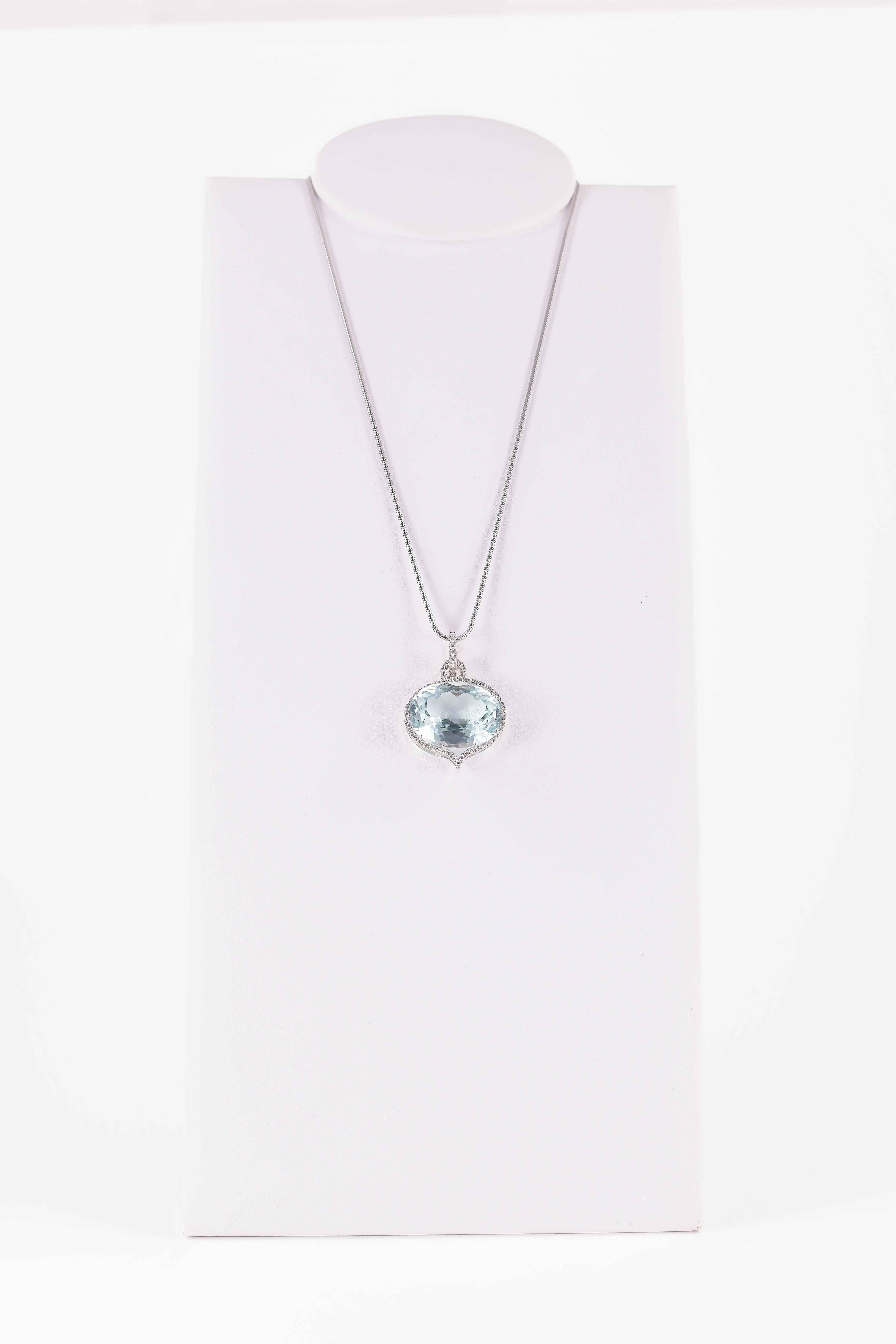 Collana con pendente ciondolo con Acquamarina e Diamanti (Oval Cut) im Angebot