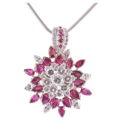 Collana con ciondolo pendente in oro bianco con Rubini di Siam e 40 Diamanti