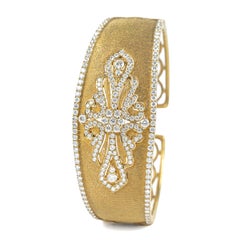 18K Yellow Gold Round Diamond Italian Style Textured Cuff Bangle Bracelet