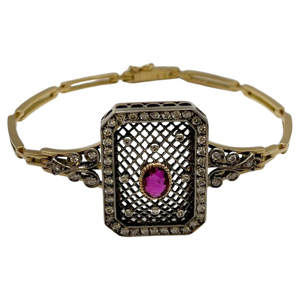 Pulsera de estilo retro en oro amarillo y plata con diamantes y un rubí central