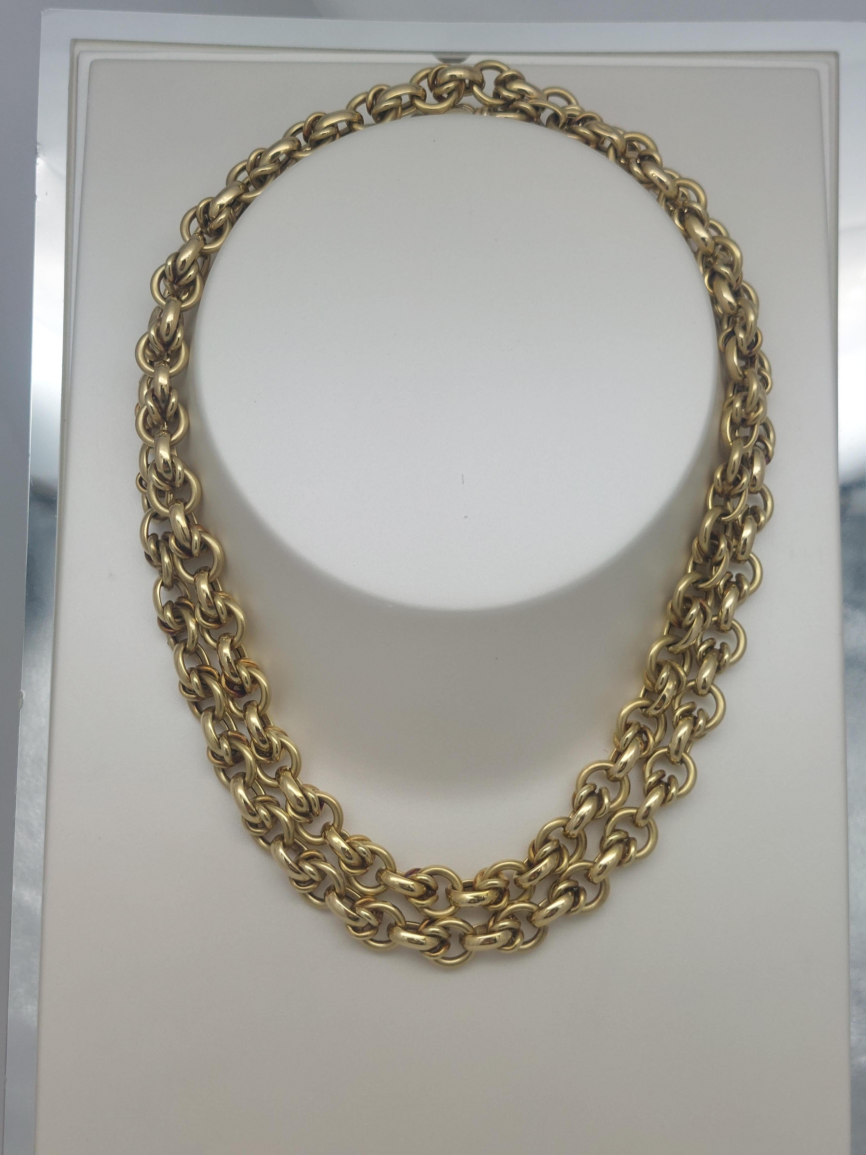 Collana a catena con nodo Snitch di forma classica e rotonda......

33 1/2