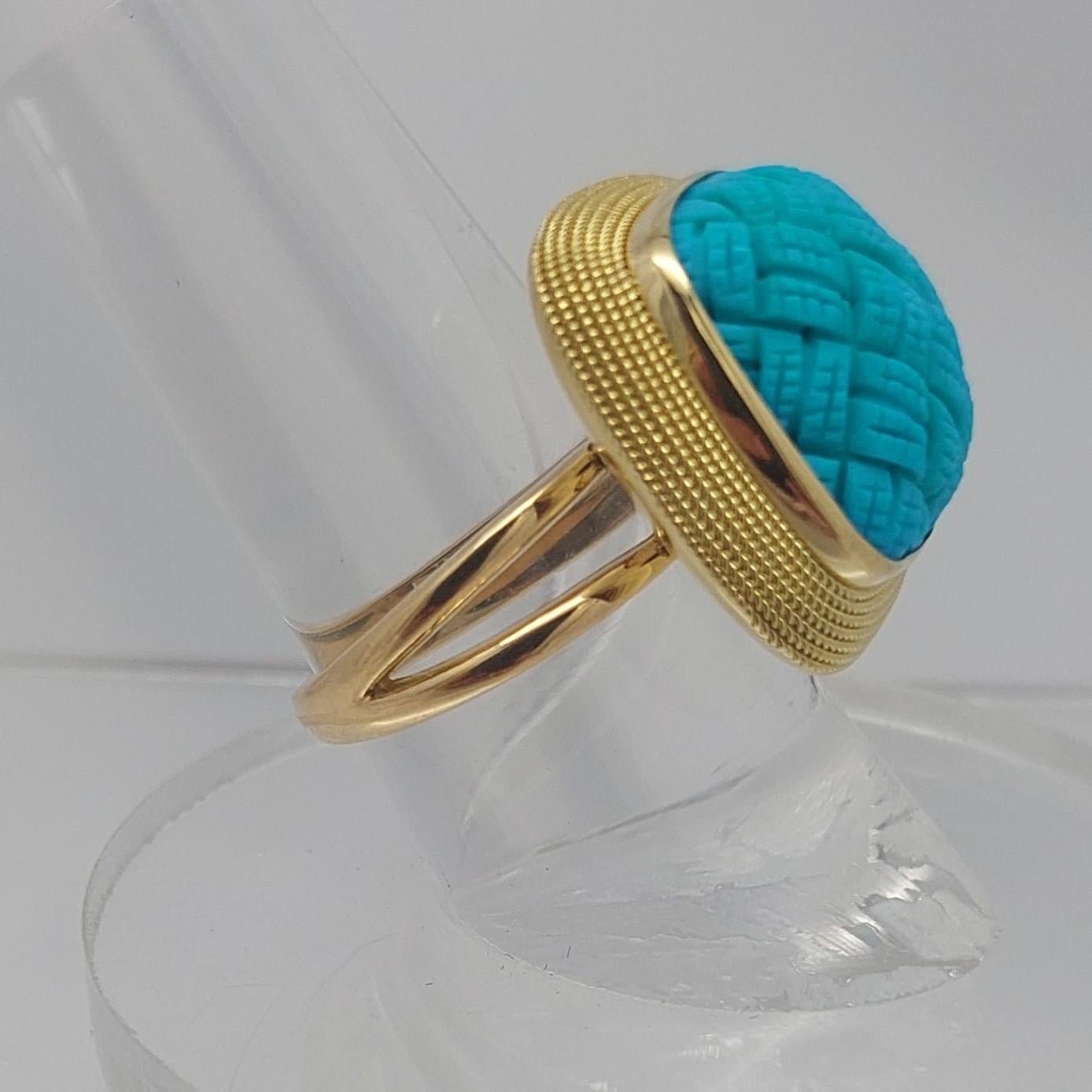 Anello in turchese intagliato 