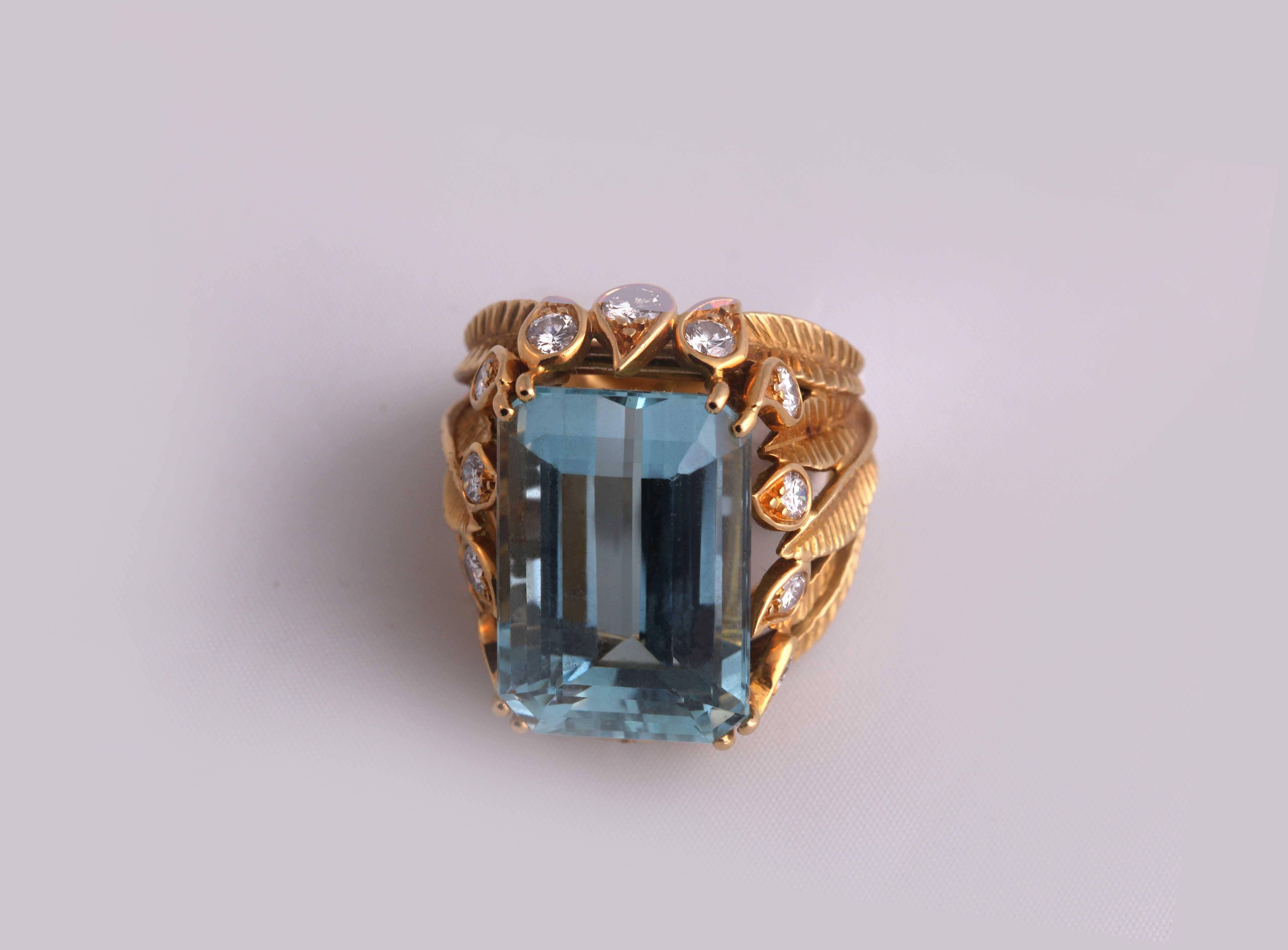 1950s René Kern Aquamarine Diamond Gold Ring In Excellent Condition For Sale In Turin, IT