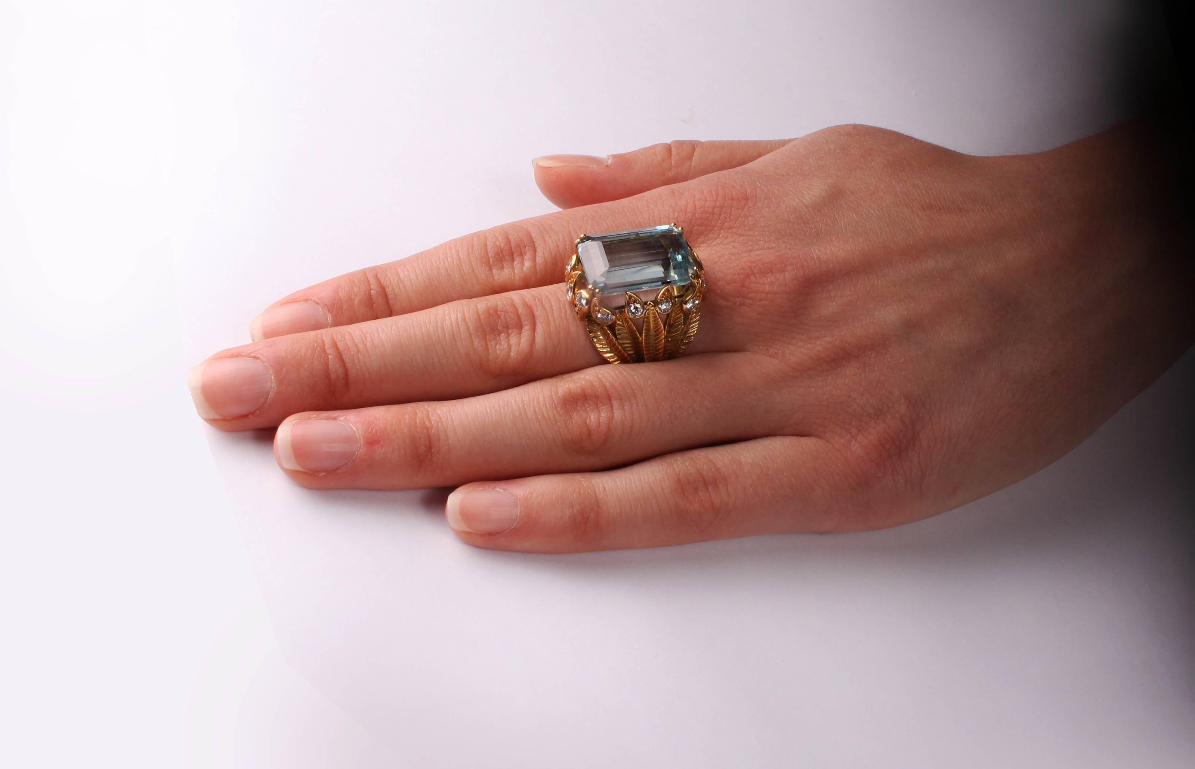 1950s René Kern Aquamarine Diamond Gold Ring For Sale 1