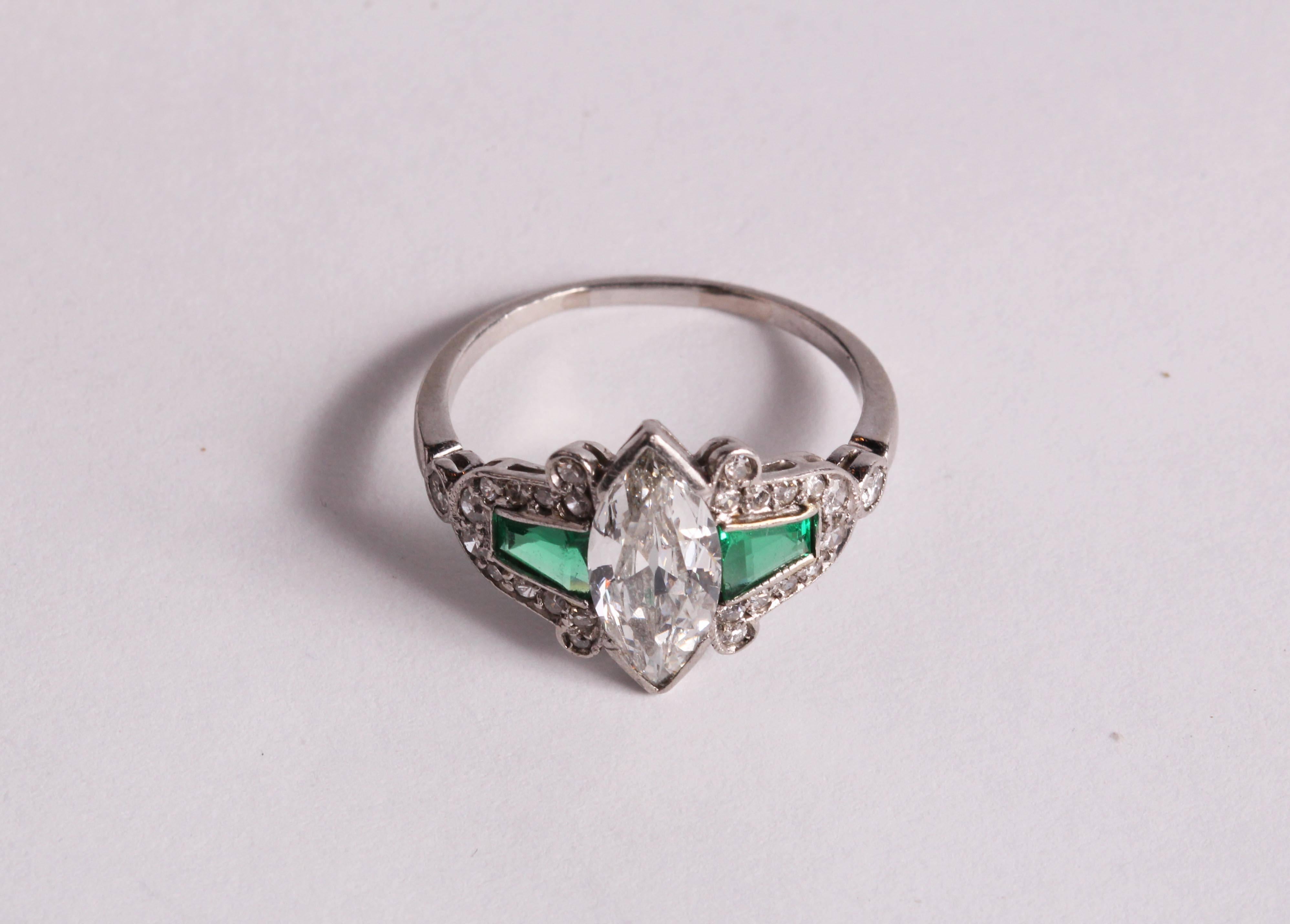 Edwardian Natural Emerald Marquise Diamond Platinum Ring In Excellent Condition For Sale In Turin, IT