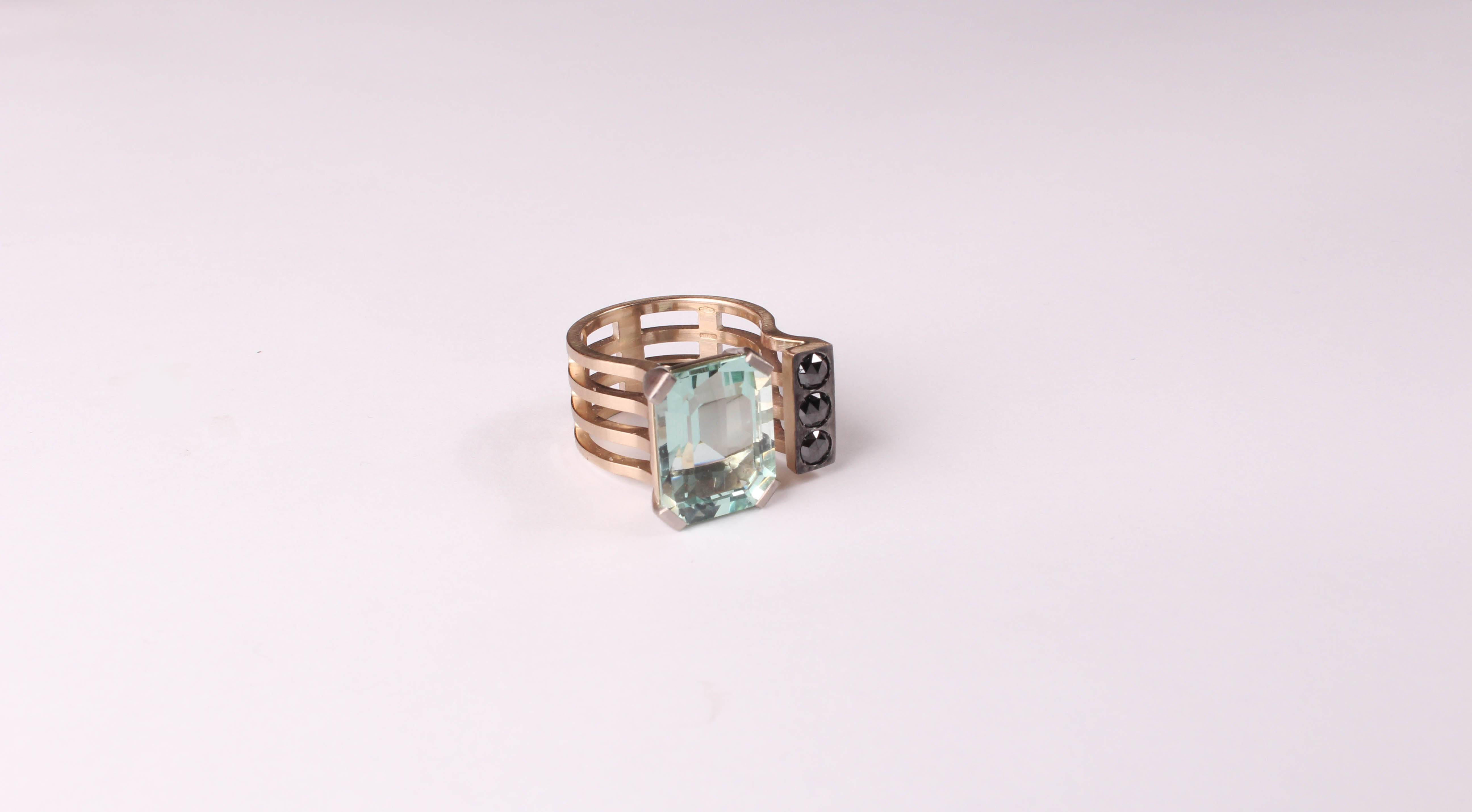 Green natural aquamarine and black rose cut diamonds gold ring In New Condition For Sale In Turin, IT