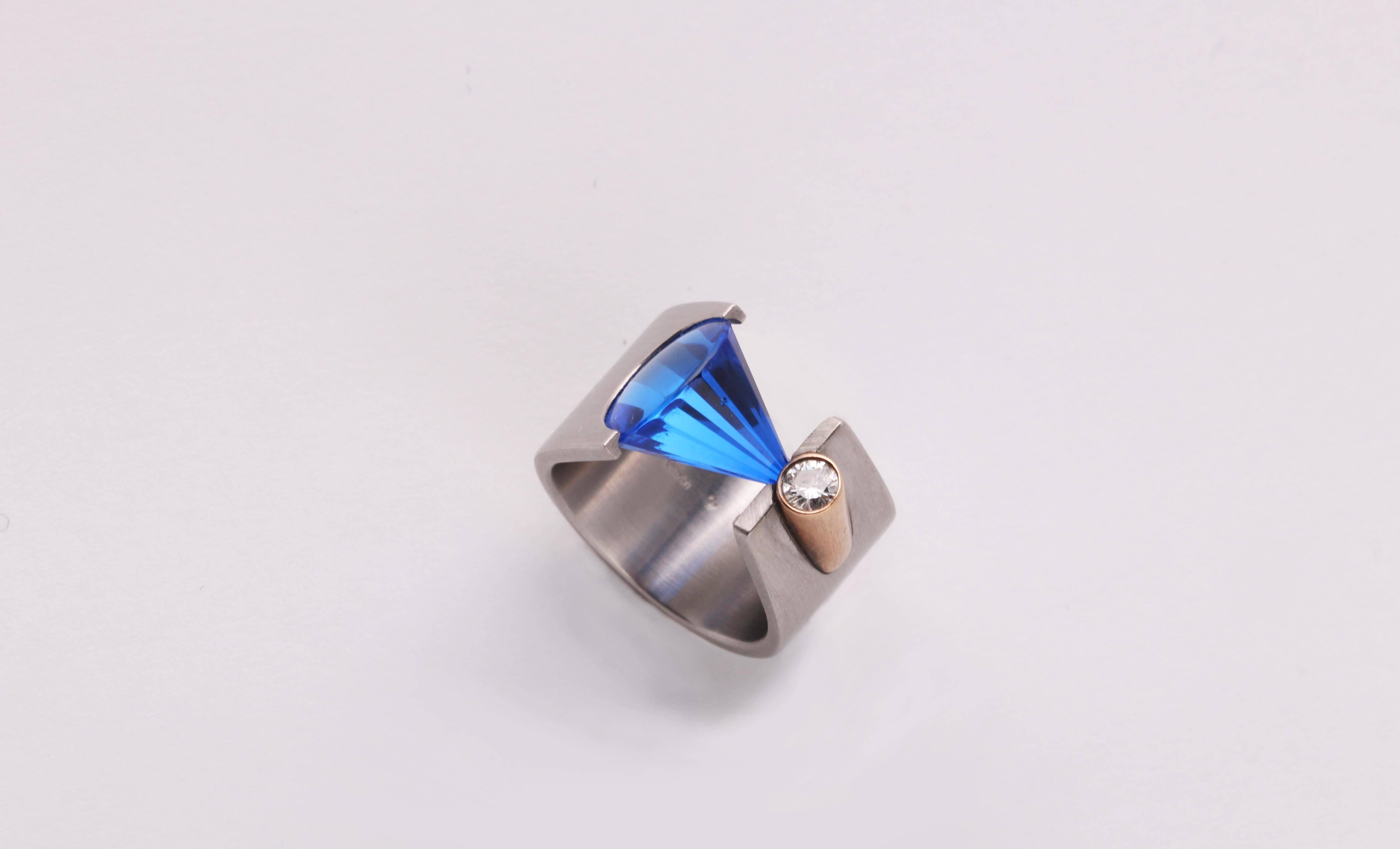 Mucha Bunz great vintage design (1990's circa).
Platinum ring with synthetic corundum and natural white diamond.
Size: 4.5 (USA), 48 Europe
It can't be resized.
Weight: 18.39 g