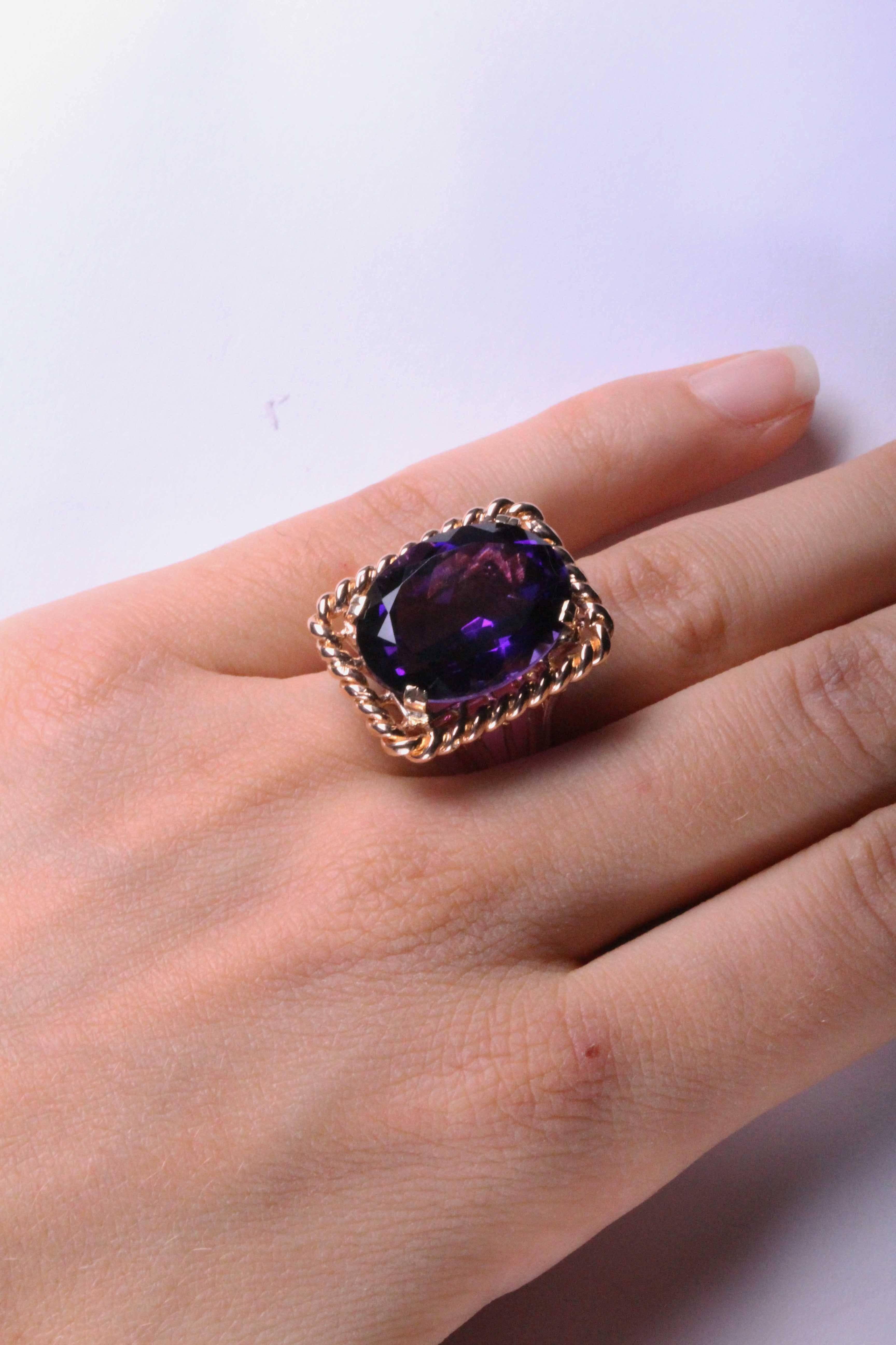 Women's Amethyst and gold ring For Sale