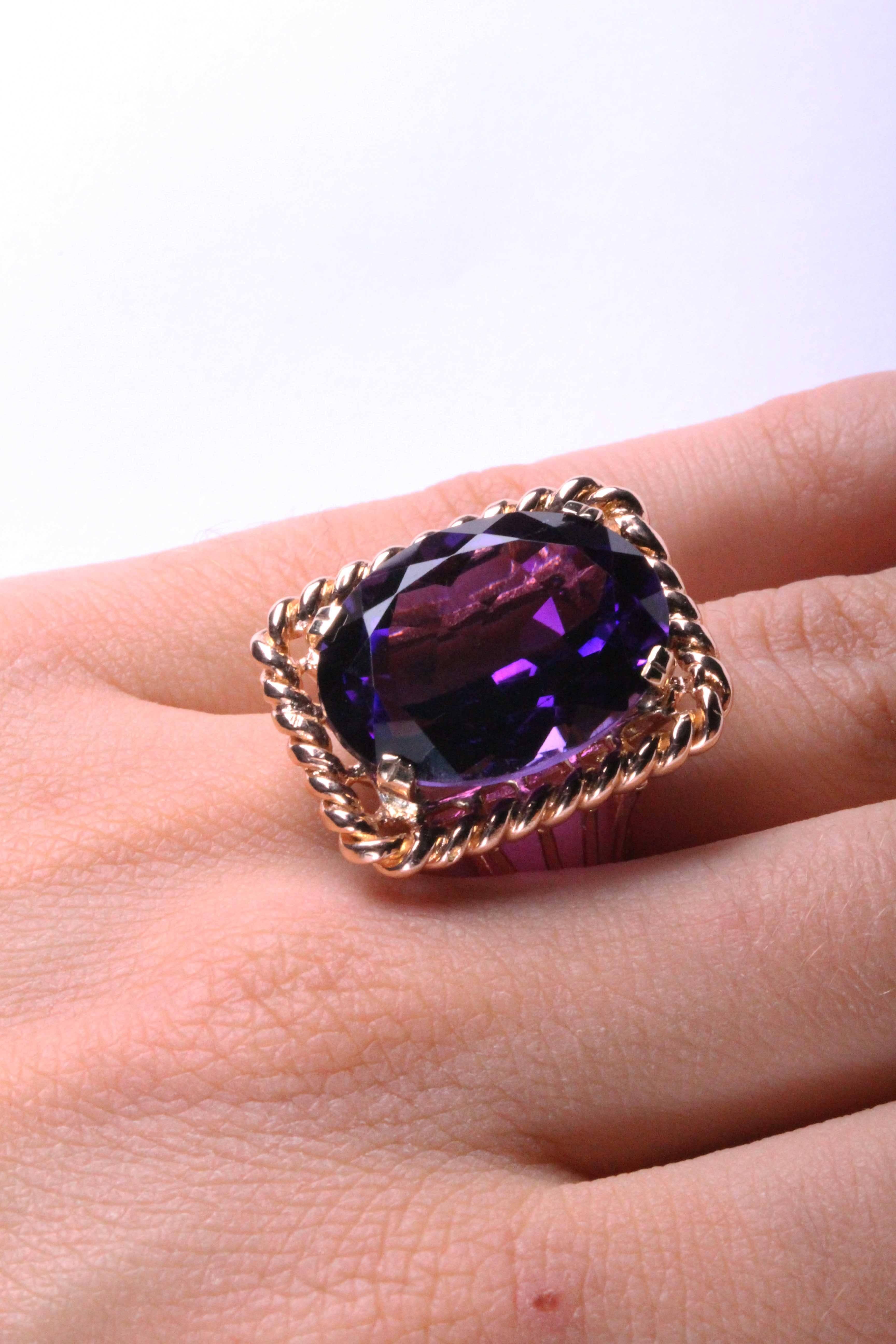 Amethyst and gold ring In New Condition For Sale In Turin, IT