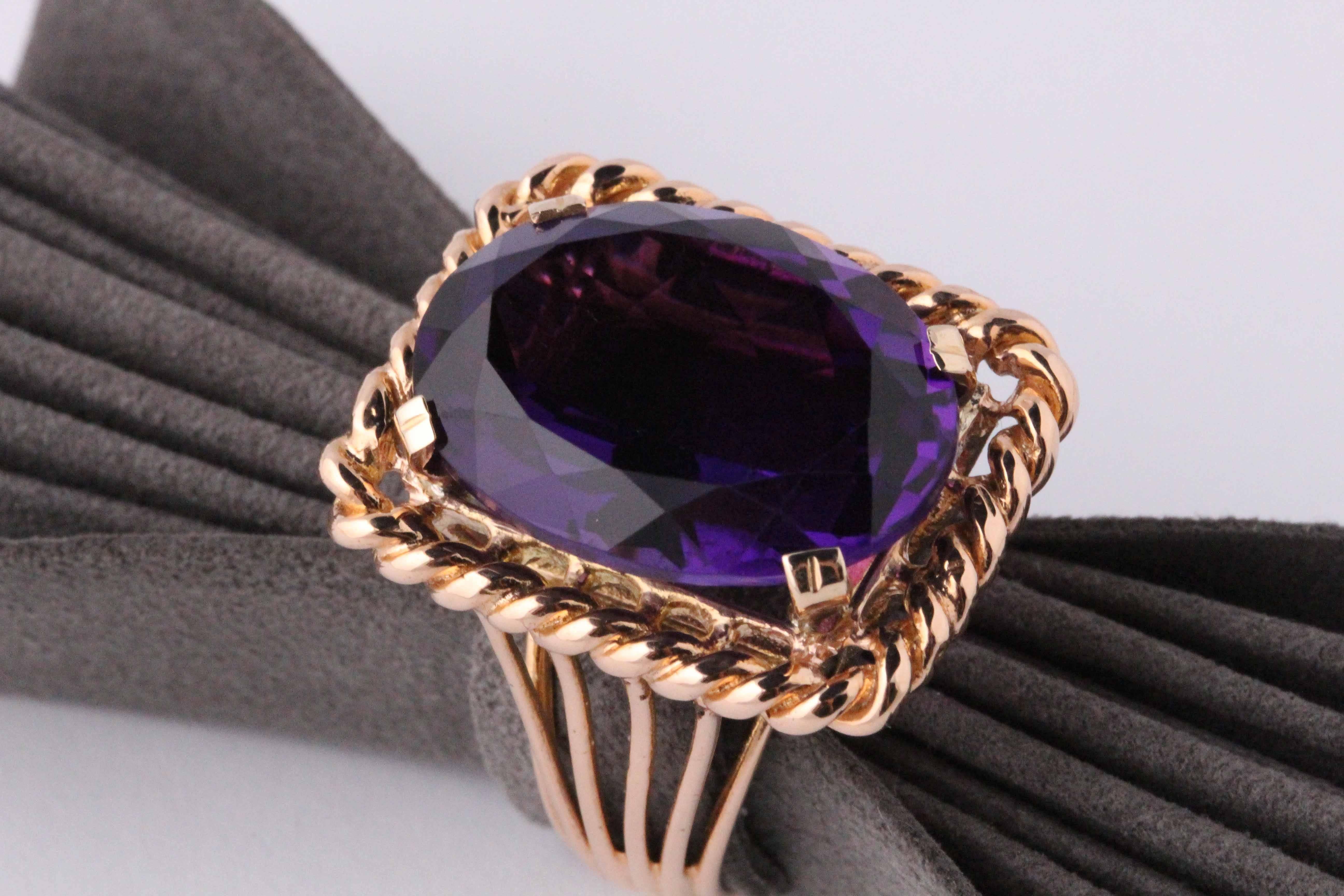 Retro Amethyst and gold ring For Sale