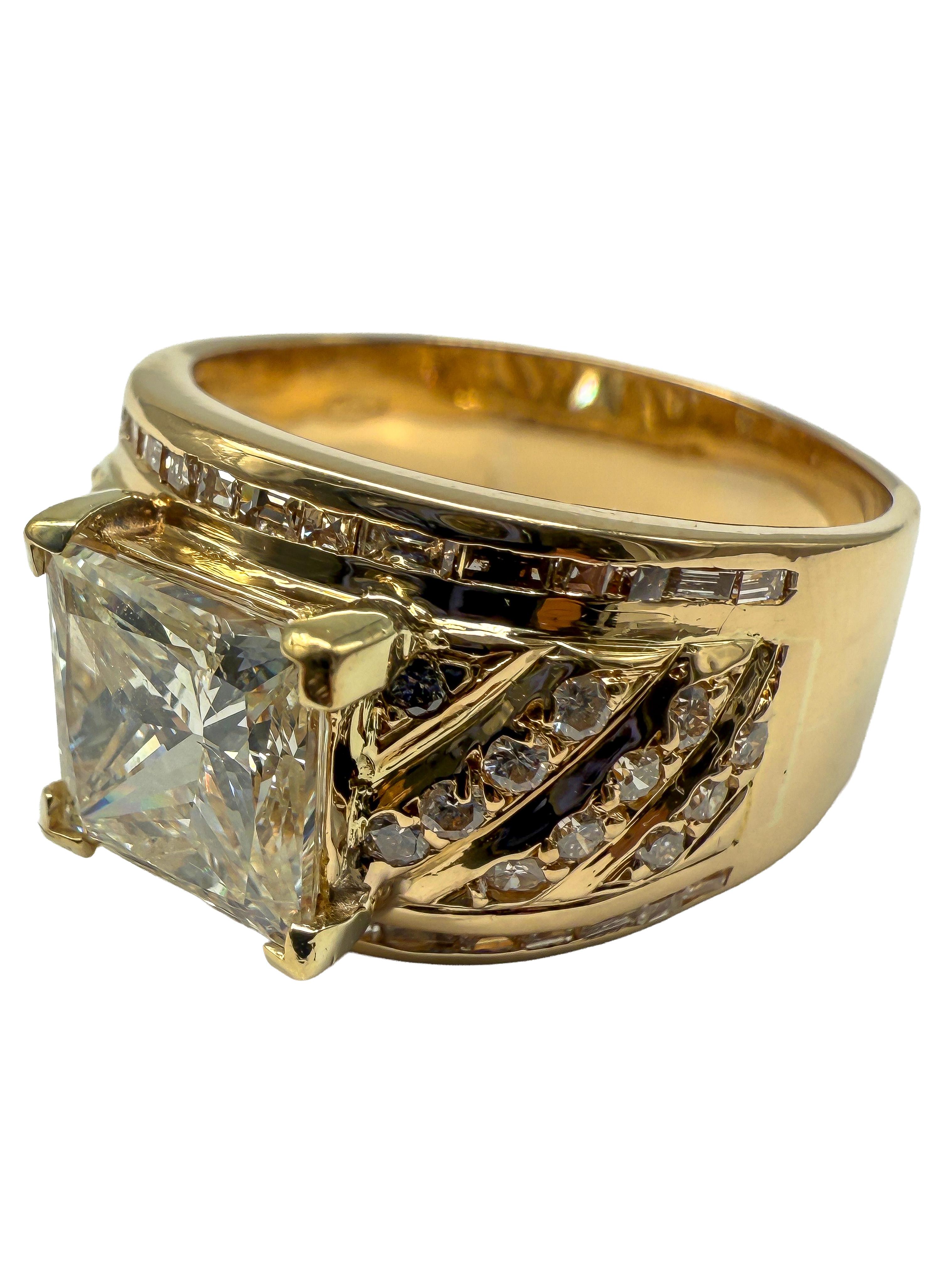 Quadrato Anello in oro giallo 18k con diamanti in vendita