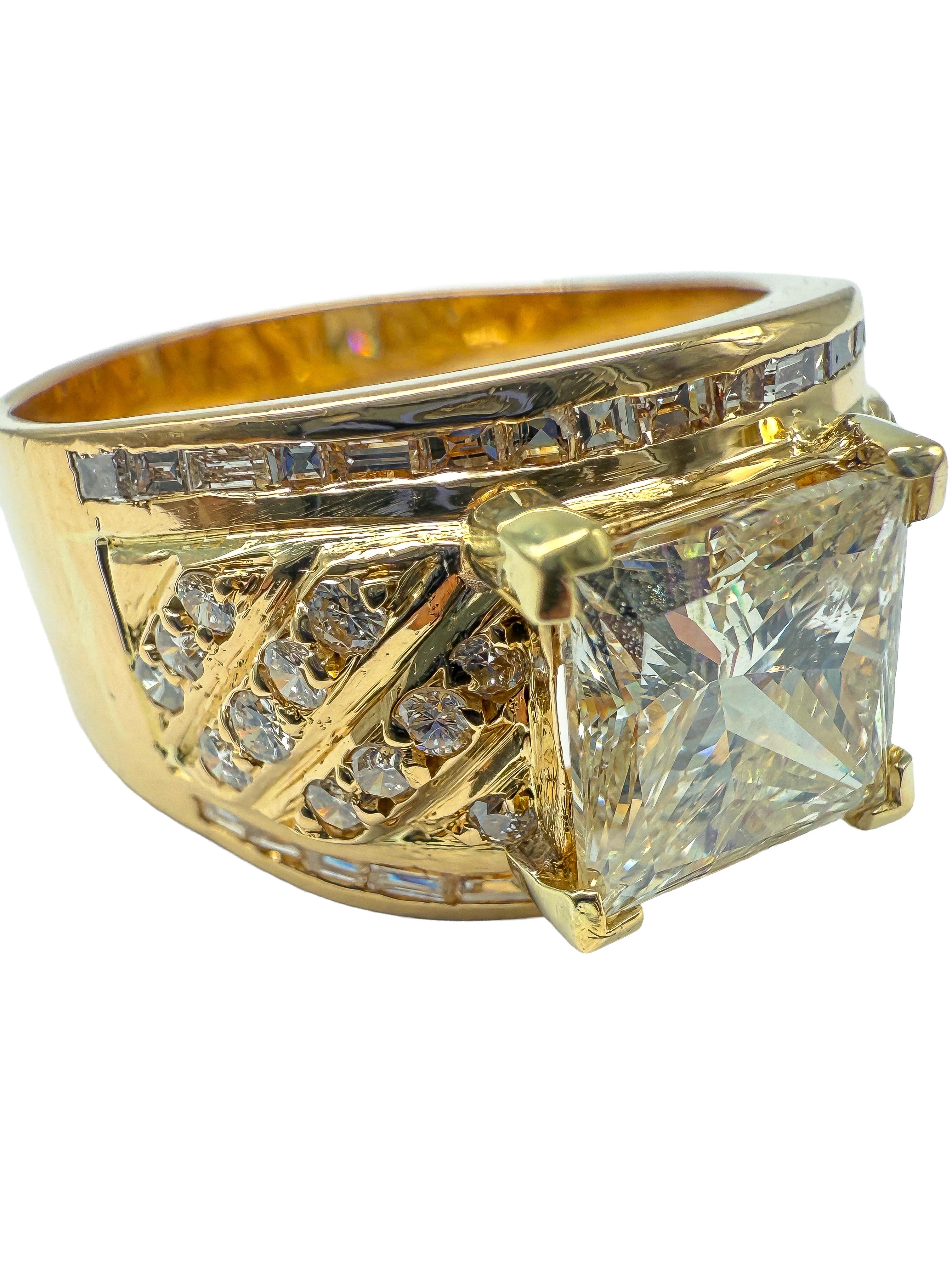 Moderno Anello in oro giallo 18k con diamanti in vendita