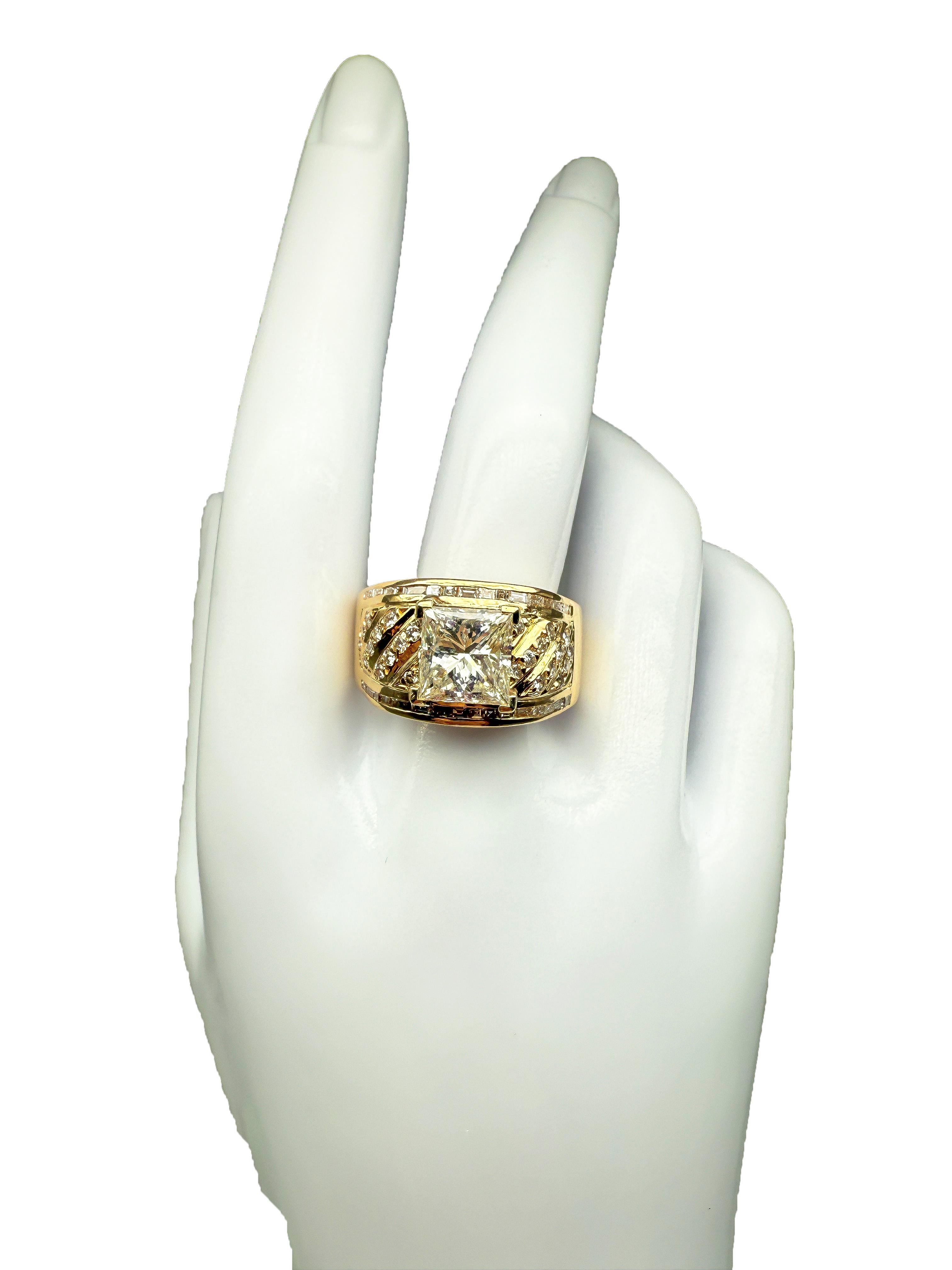Anello in oro giallo 18k con diamanti in vendita 3