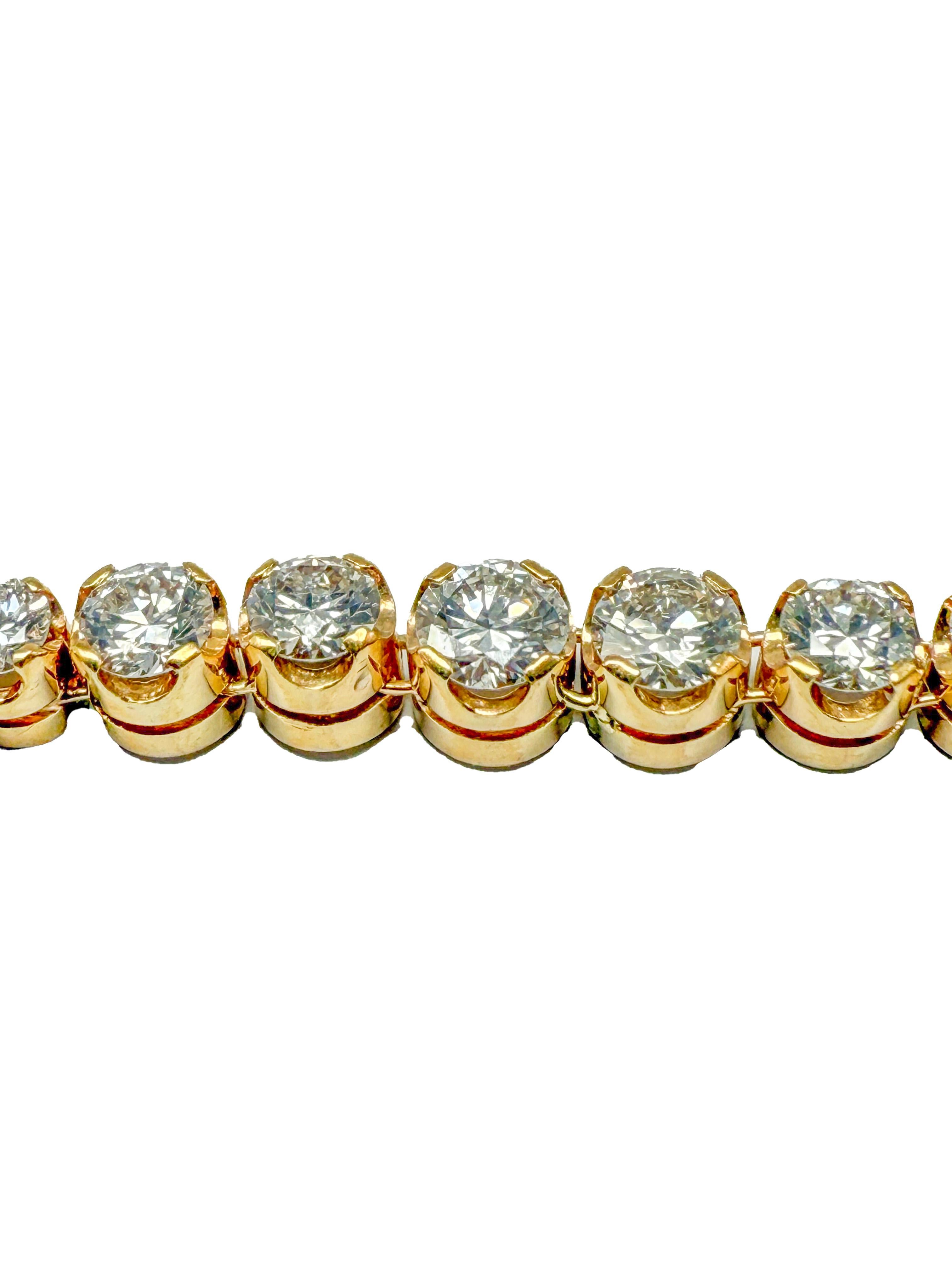 Moderno Collana in oro giallo 750 con diamante in vendita