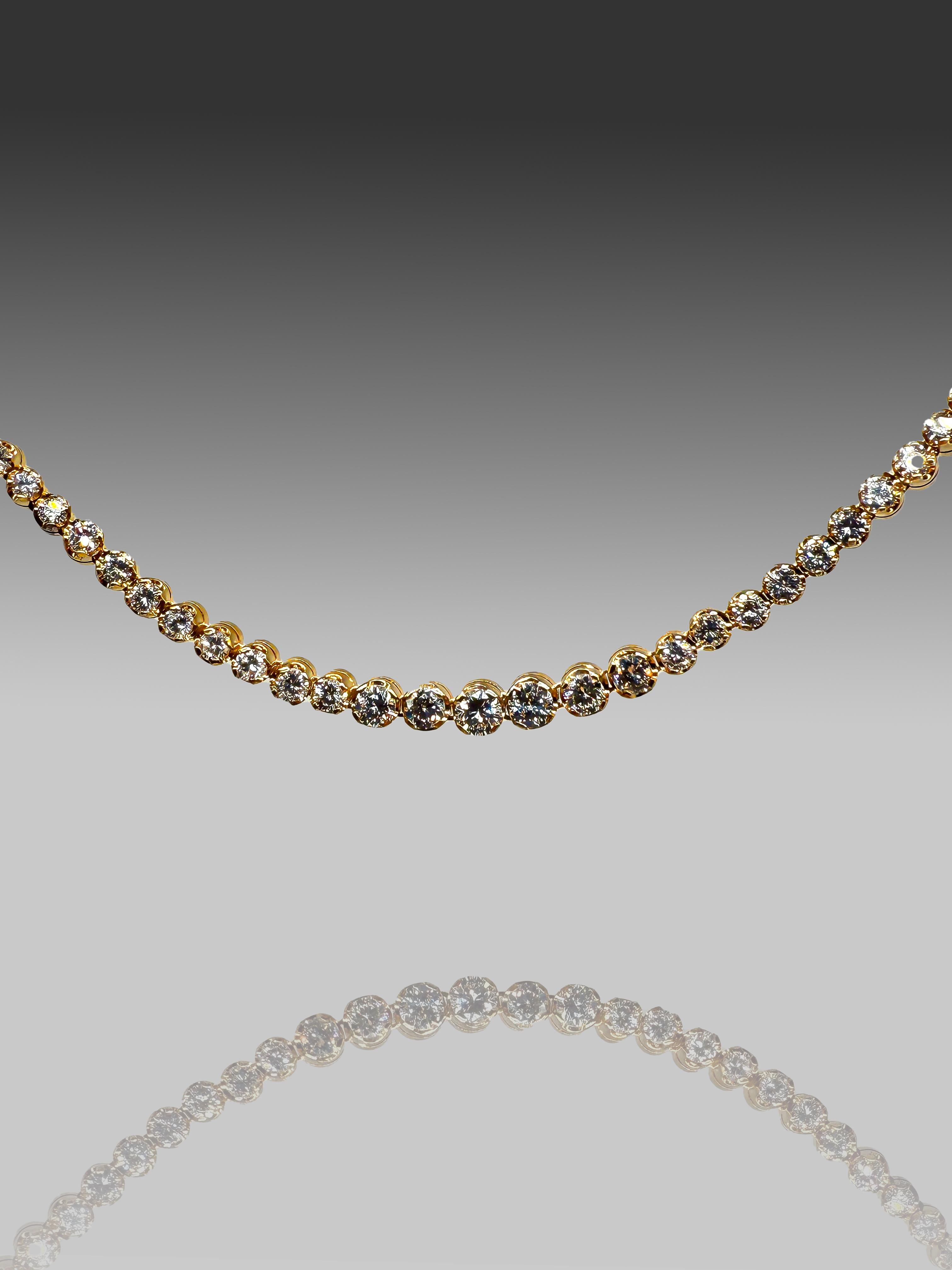 Collana in oro giallo 750 con diamante In condizioni buone in vendita a Berlin, DE