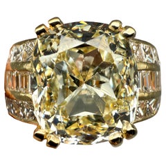 750 Yellow Gold Band Ring with Large Diamond