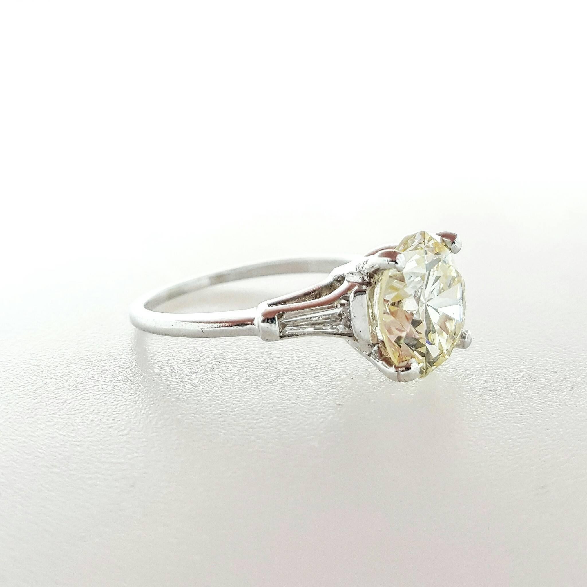 3.51 Carat Diamond Platinum Three Stone Ring In Excellent Condition In Lake Forest, IL