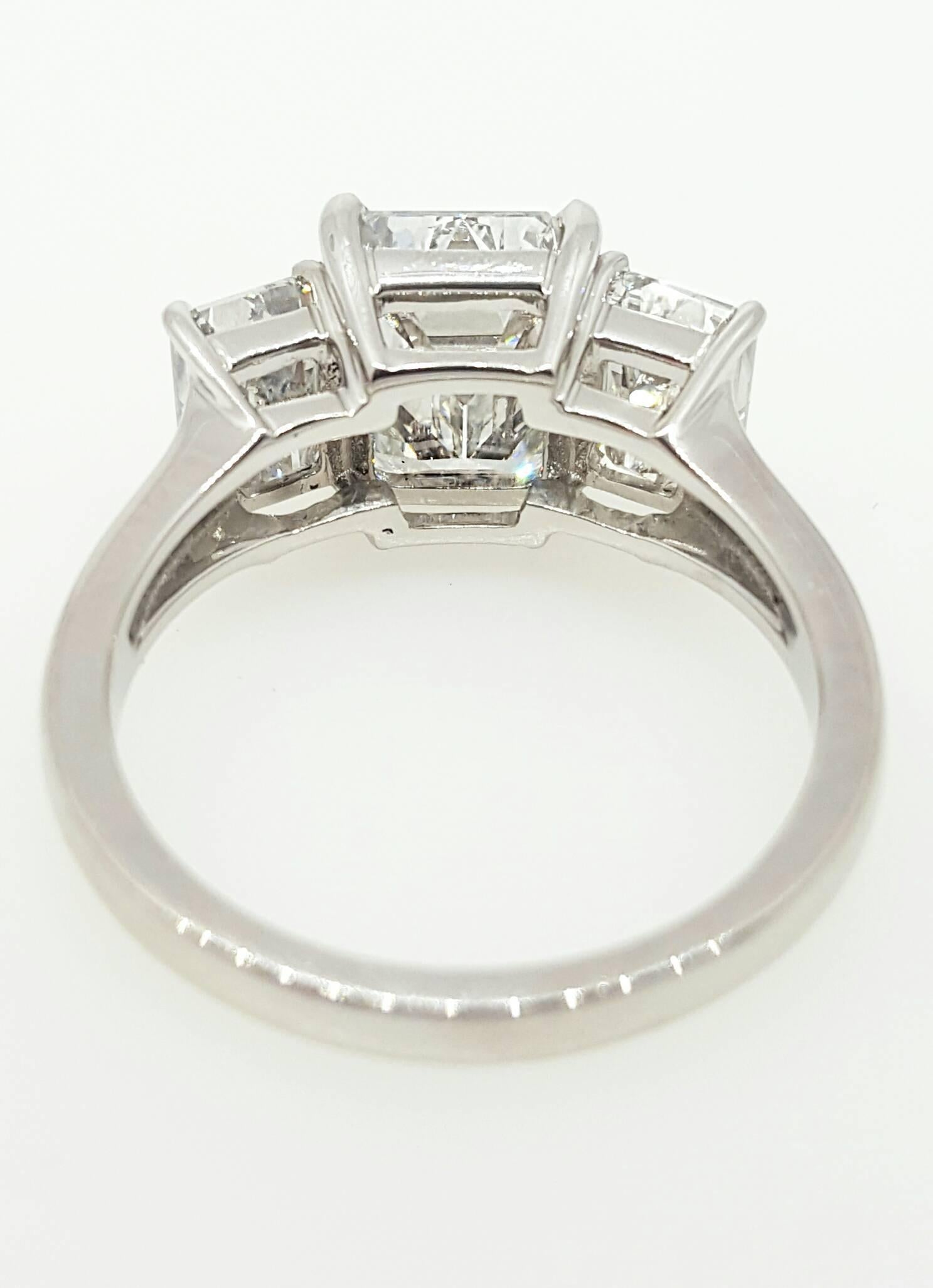 Rectangular 4.64 Carats Emerald Cut Three Stone Platinum Ring In Excellent Condition In Lake Forest, IL