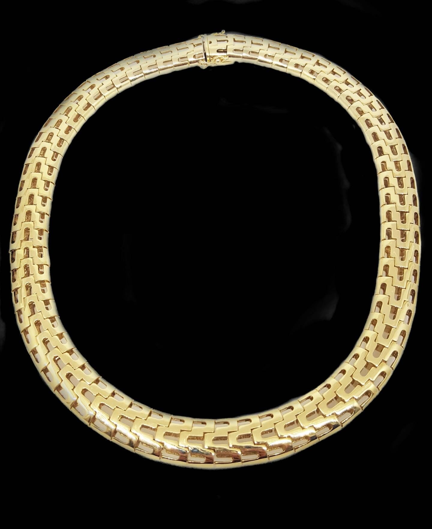1980s Heavy Yellow Gold Tubular Choker Necklace  In Excellent Condition In Lake Forest, IL