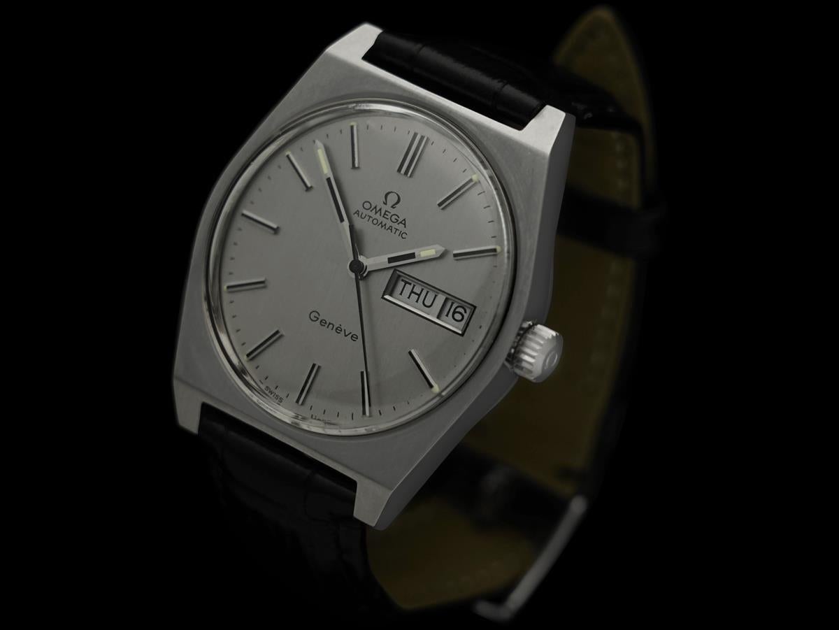 1972 Omega Geneve Vintage Retro Automatic Day Date Herrenuhr - Edelstahl im Zustand „Gut“ im Angebot in Suwanee, GA