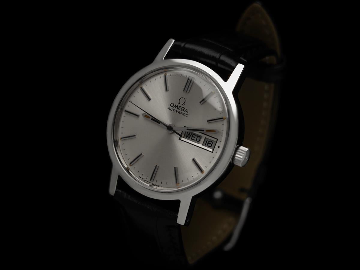 1972 Omega Geneve Vintage Herren Automatik Tag Datum Uhr - Edelstahl im Zustand „Hervorragend“ im Angebot in Suwanee, GA