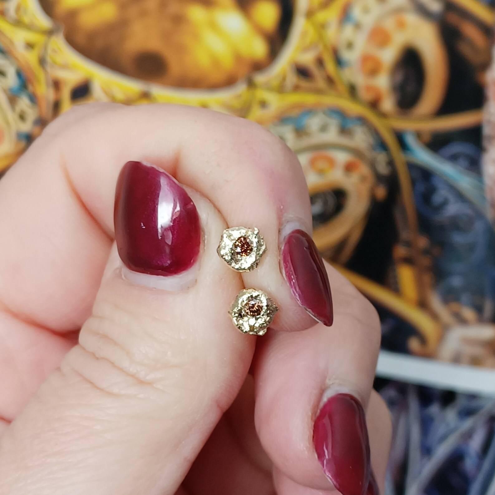 Boucles d'oreilles or 18k Lava Ochre Jaune Diamant Bio en vente 1