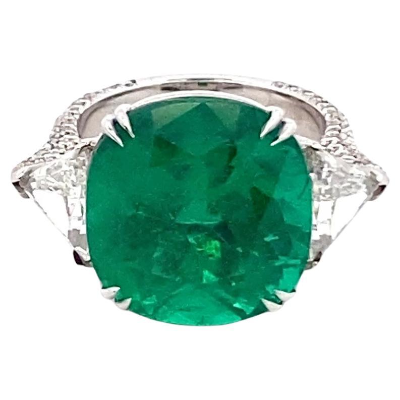 Colombian Emerald & Diamond Ring in 18k White Gold, Gübelin