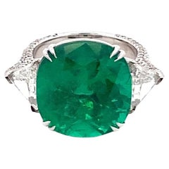 Colombian Emerald & Diamond Ring in 18k White Gold, Gübelin