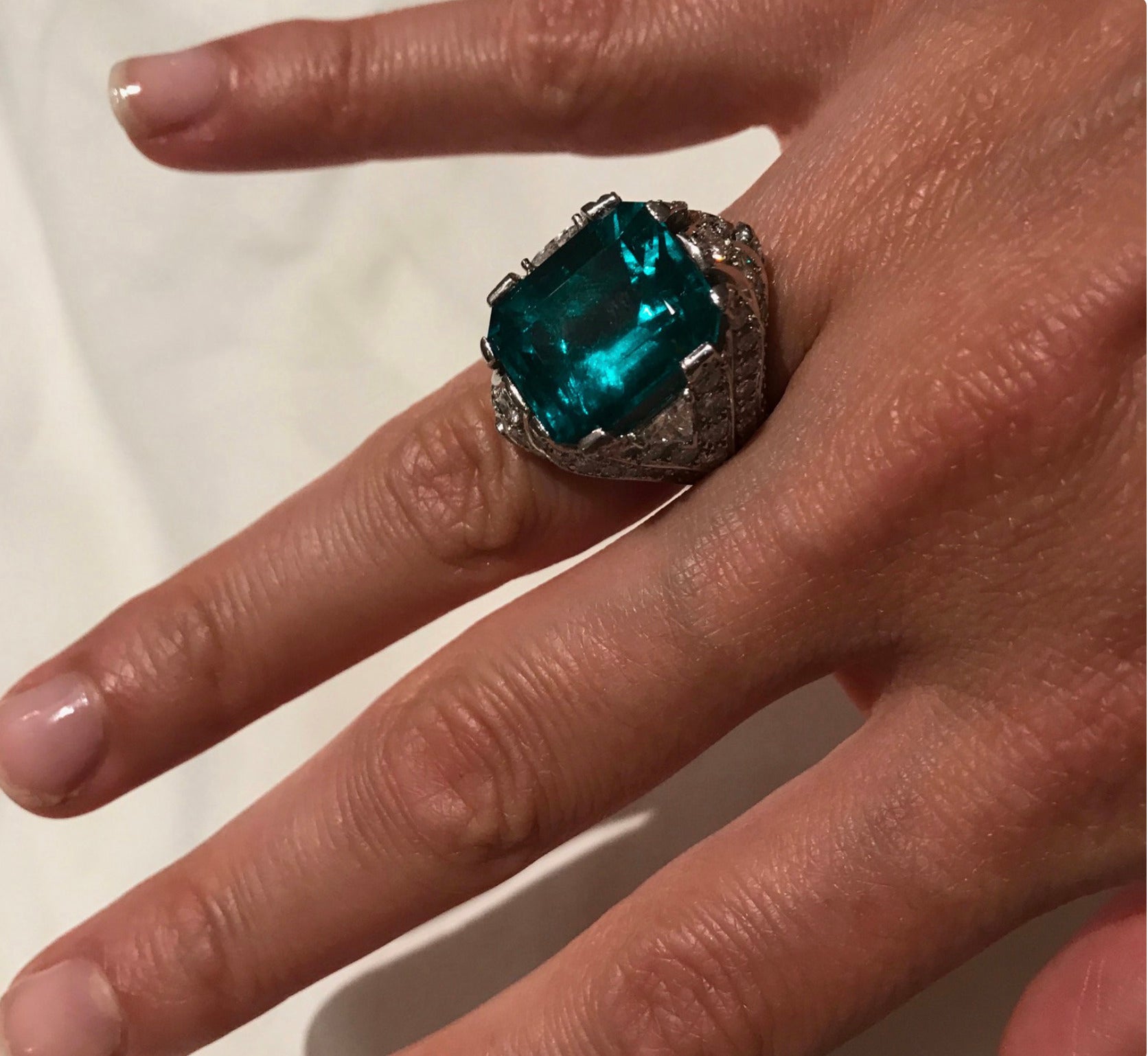 Anillo Art Decó de Esmeralda y Diamante Colombianos, Certificado AGL