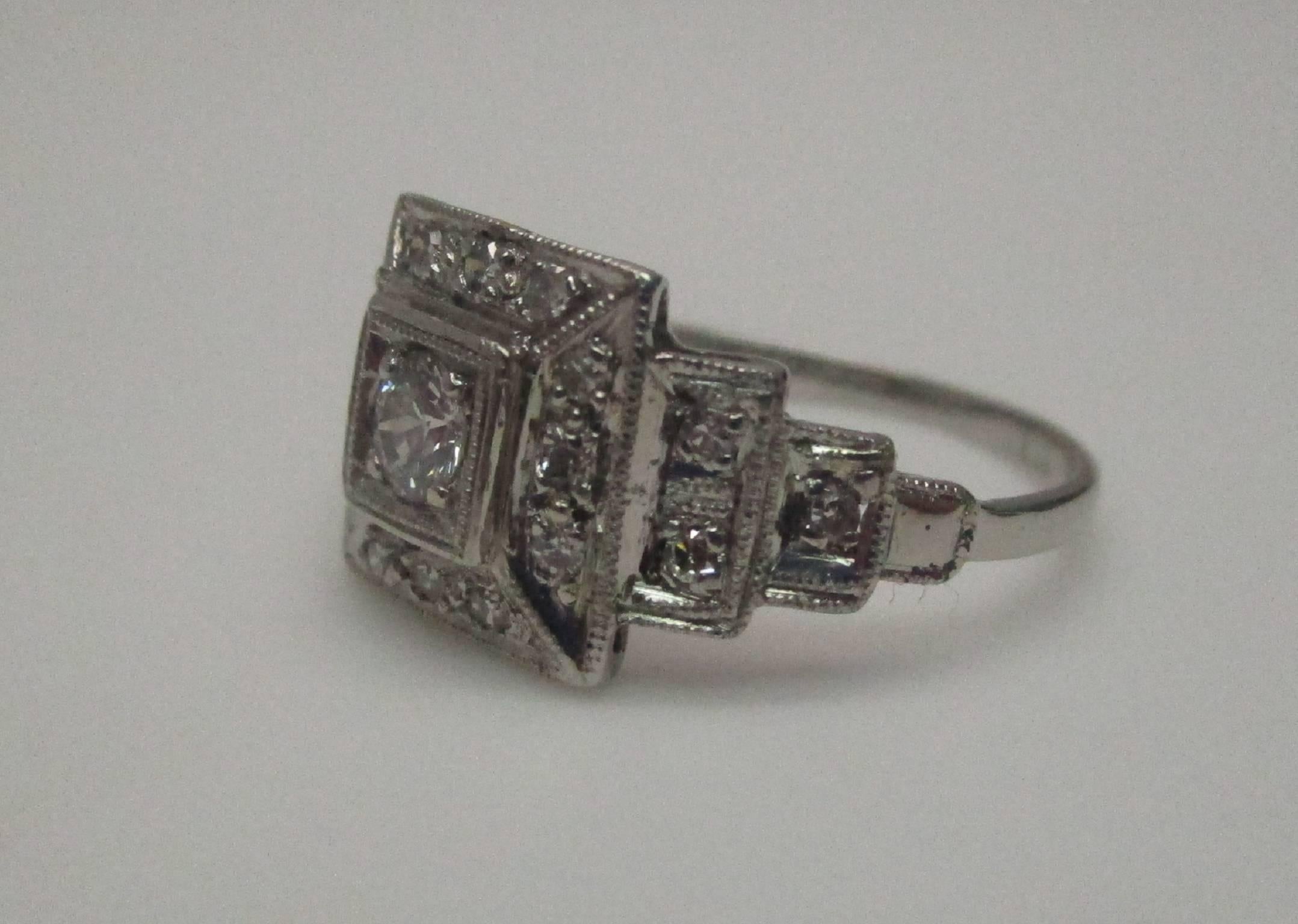Platinum Diamond Art Deco Engagement Ring In Excellent Condition In Lexington, KY