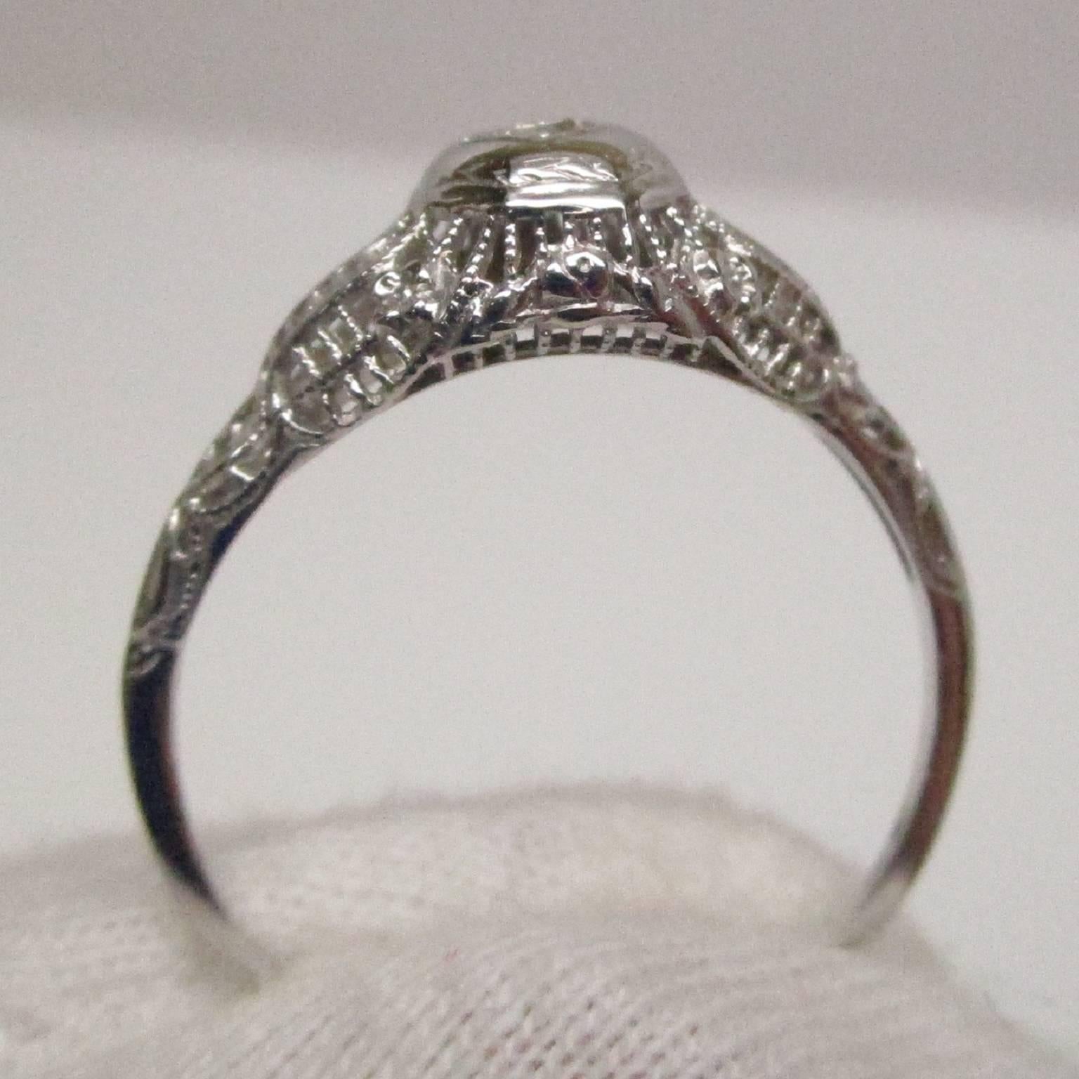 Art Deco Filigree Diamond Gold Engagement Ring In Excellent Condition In Lexington, KY