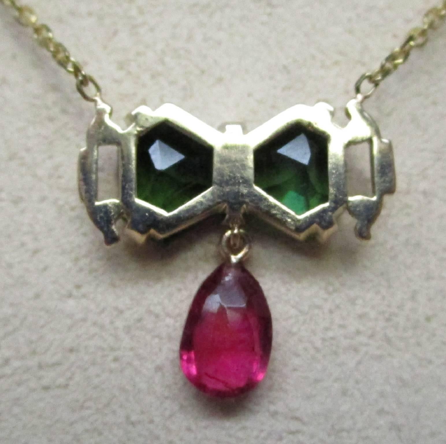 14 Karat Yellow Gold Green Tourmaline and Rubellite Tourmaline Diamond Necklace In Excellent Condition For Sale In Lexington, KY