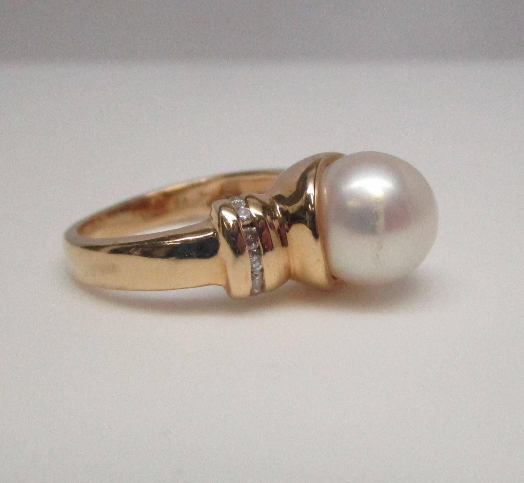 Contemporary Pearl Diamond 14 Karat Gold Engagement Ring