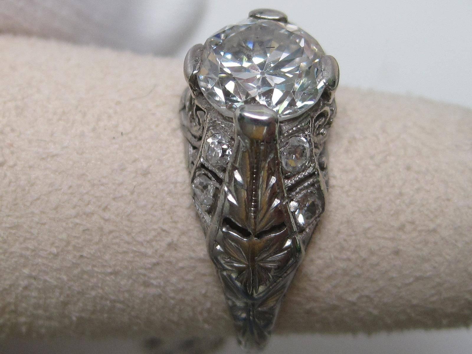 Verlobungsring aus Platin mit Diamanten im Art déco-Stil (Alteuropäischer Schliff) im Angebot