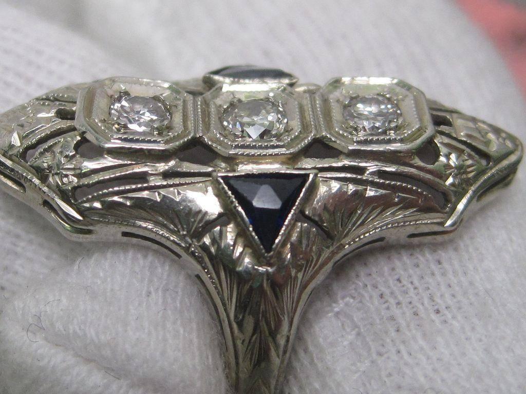 Art Deco Diamond and Synthetic Sapphire 18 Karat White Gold Ring In Good Condition In Lexington, KY