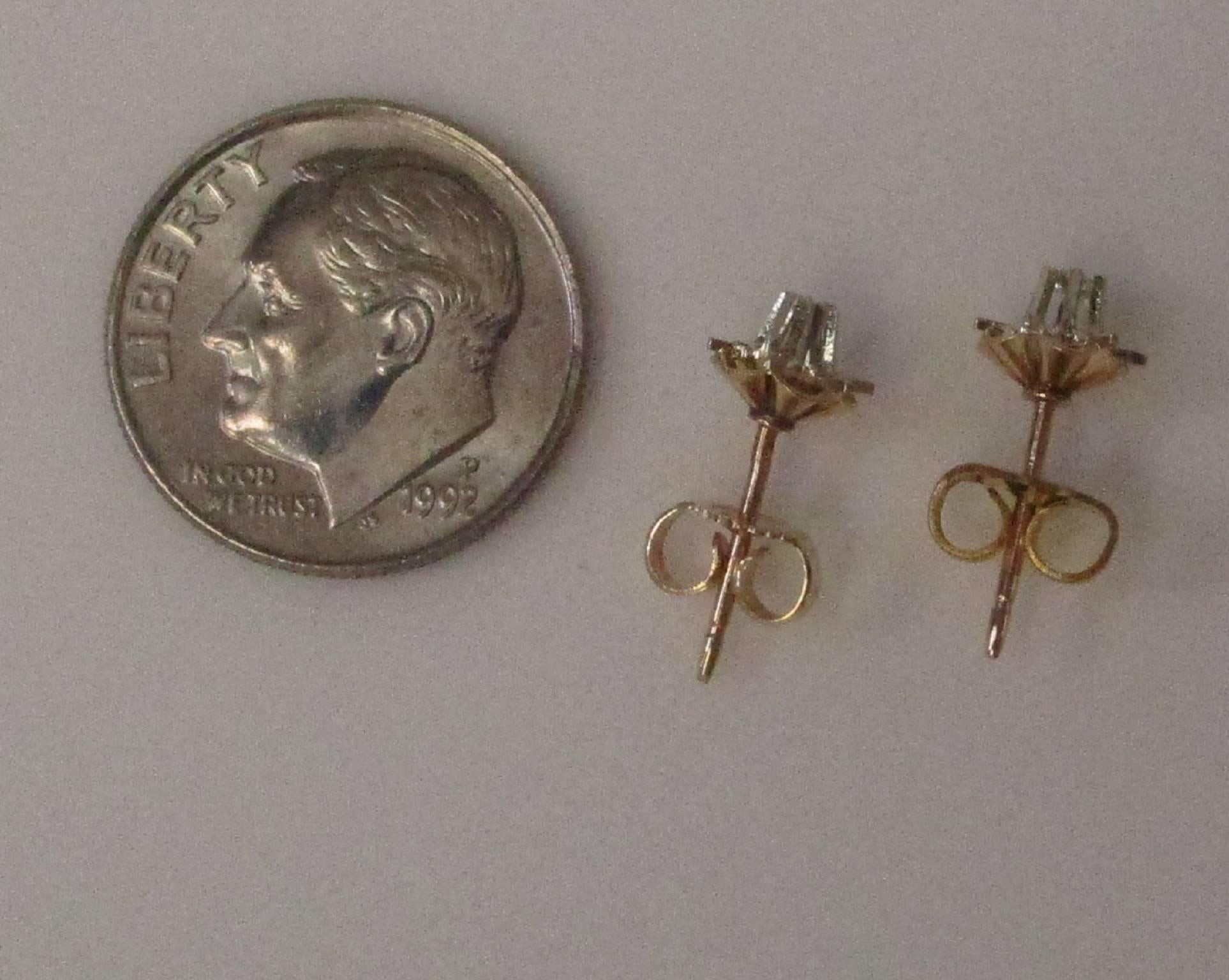 Diamond Gold Buttercup Stud Earrings In Excellent Condition In Lexington, KY