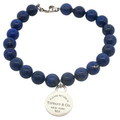 Tiffany & Co. Bracelet avec perle en lapis-lazuli bleu et pendentif rond