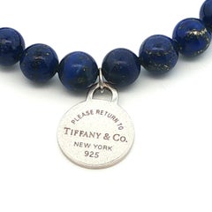 Tiffany & Co. Bracelet avec perle en lapis-lazuli bleu et pendentif rond