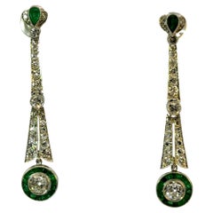 Pendants d'oreilles exquis Art déco avec diamants et émeraudes