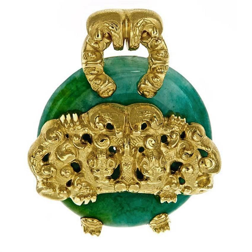20k Gold with Green Jade Disk HAN DYNASTY BEAR Pin/Pendant For Sale