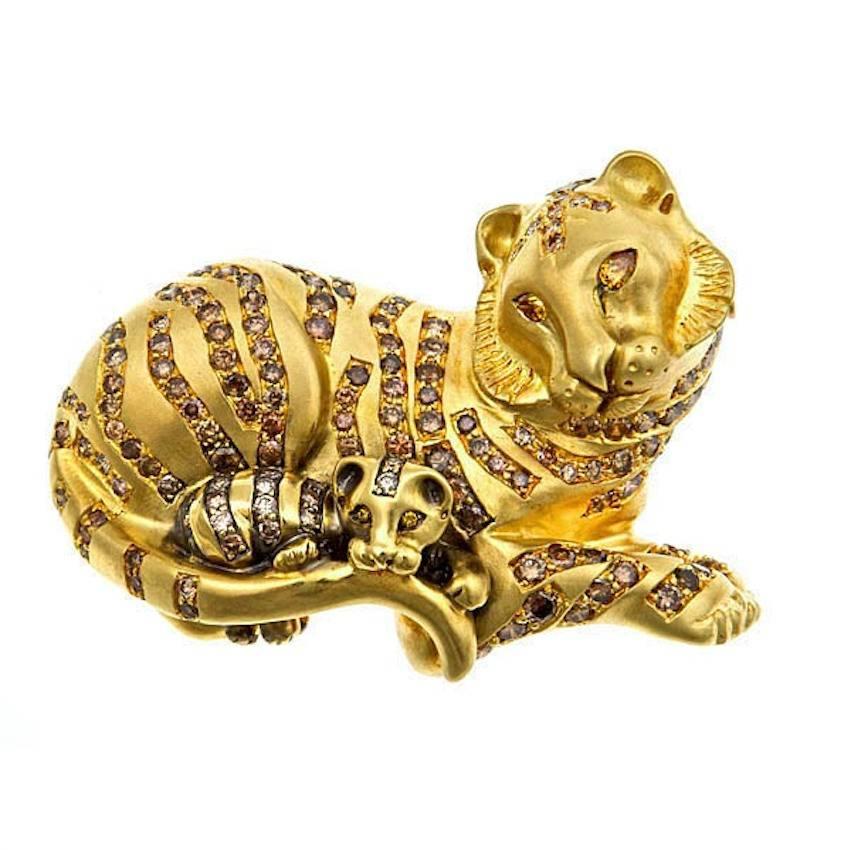 Cognac Diamonds 18k Yellow Gold TIGER AND CUB Brooch by John Landrum Bryant For Sale
