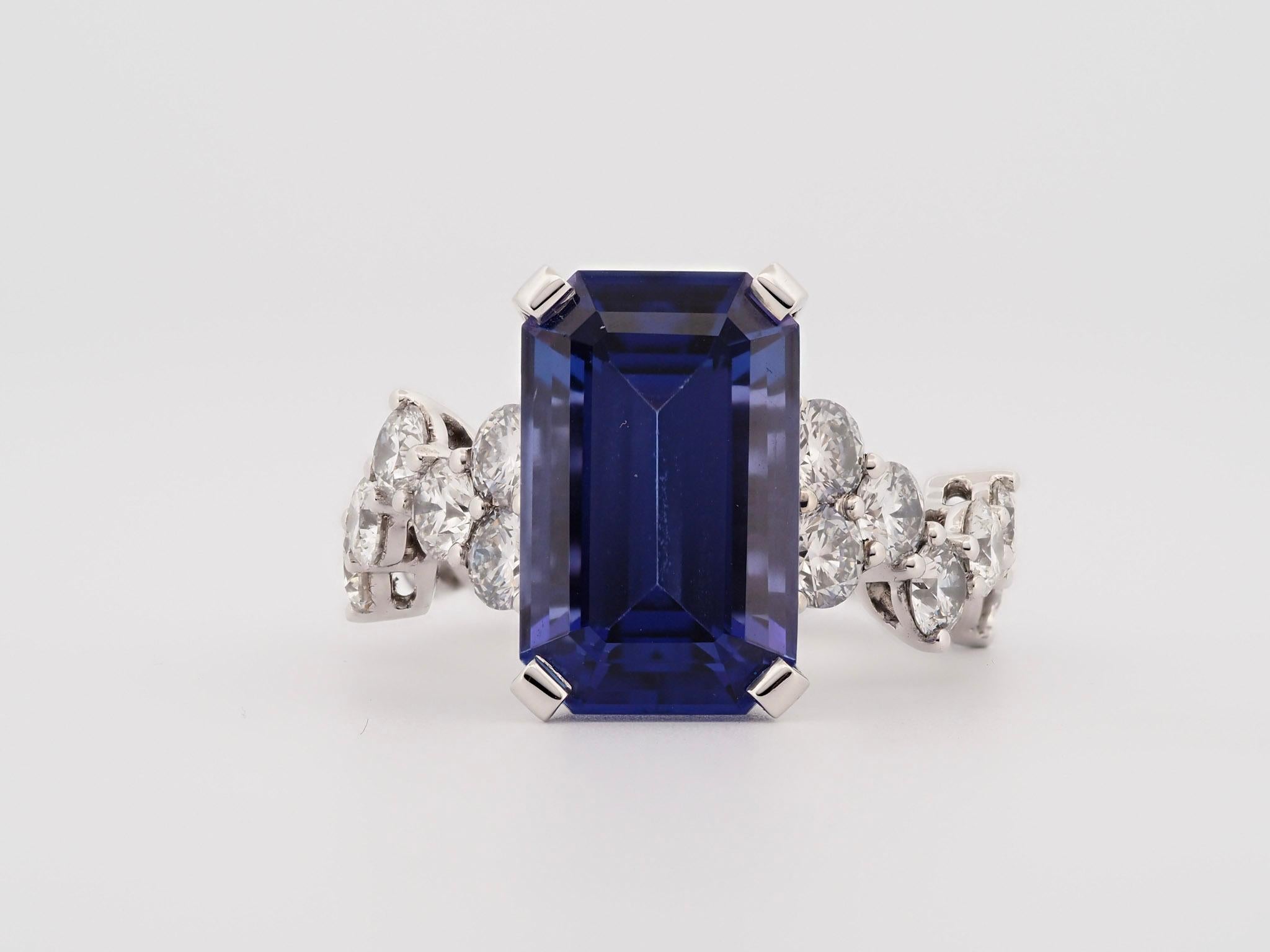 KOENIG Außergewöhnlicher 8,09 Karat Tansanit & Diamant Ring im Zustand „Neu“ im Angebot in St. Moritz, CH