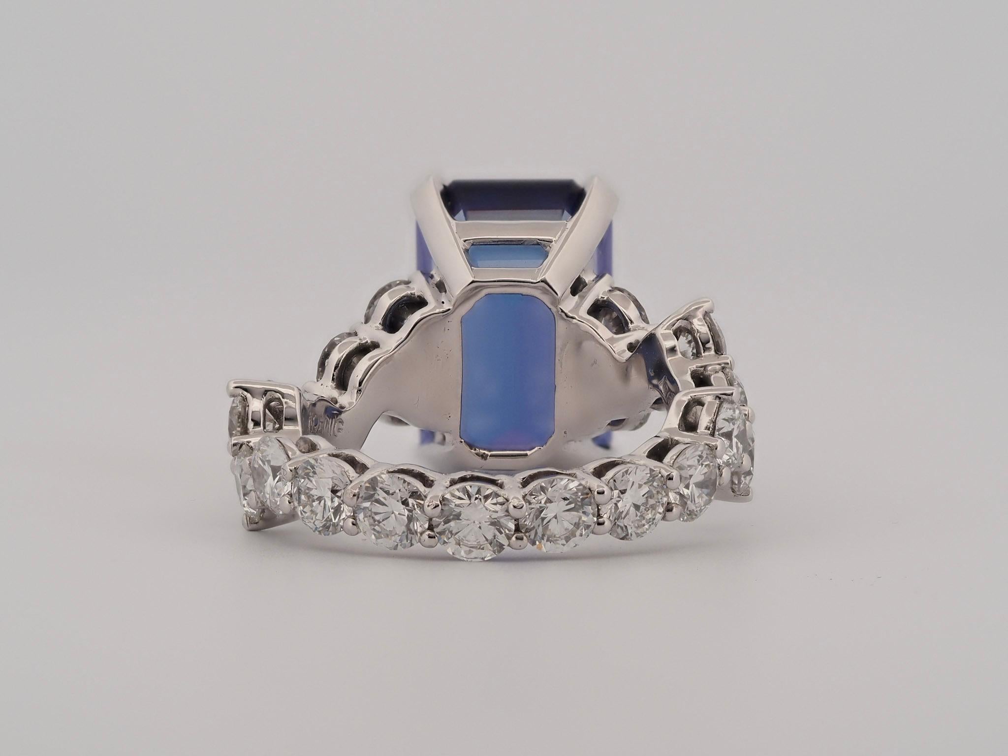 KOENIG Außergewöhnlicher 8,09 Karat Tansanit & Diamant Ring im Angebot 2