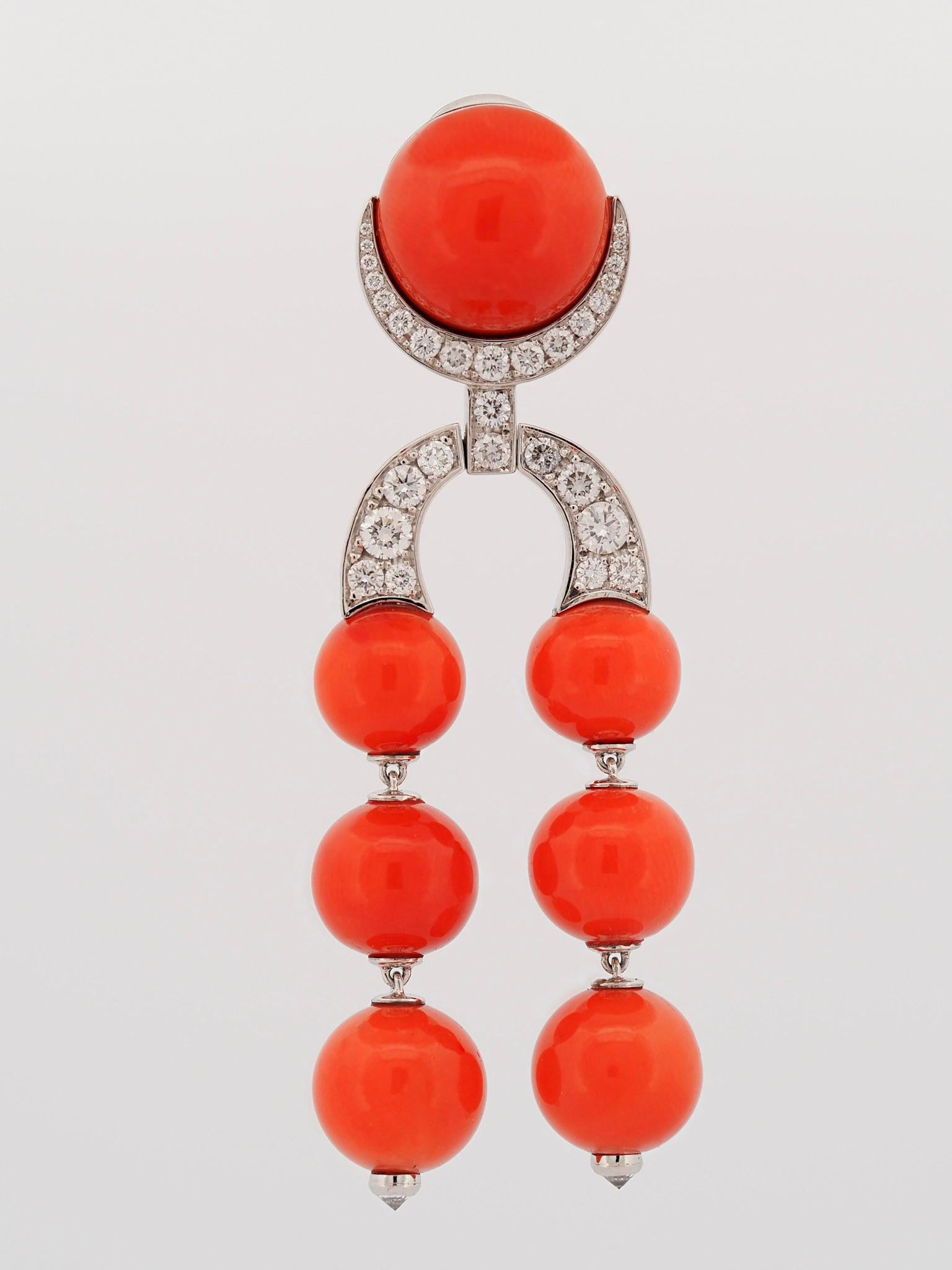KOENIG Pendants d'oreilles en corail et diamants en platine Neuf - En vente à St. Moritz, CH